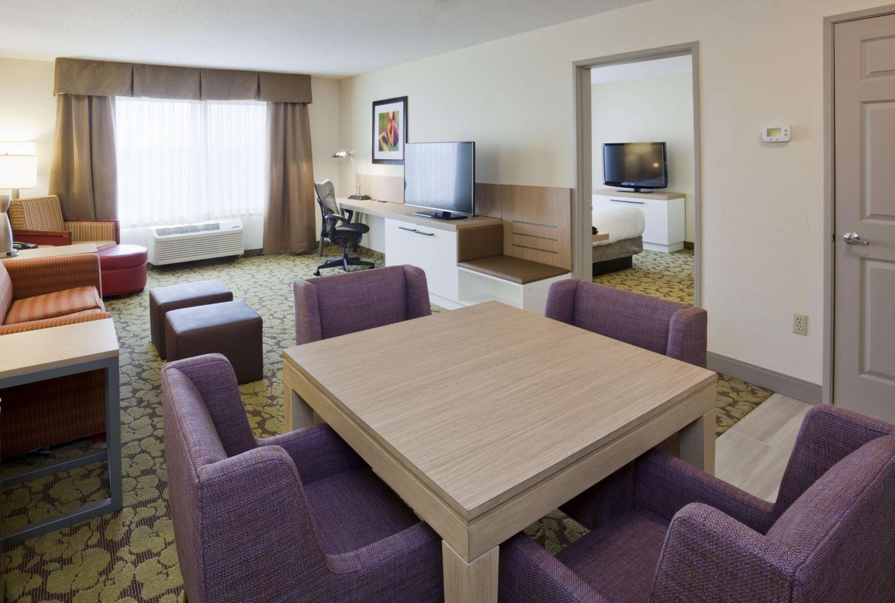 One-Bedroom King Suite - Photo 2