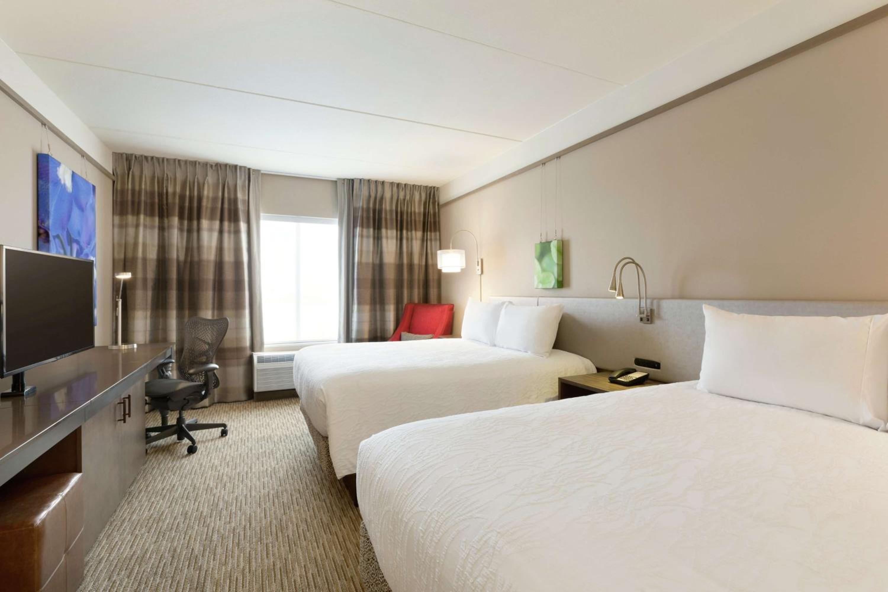 Queen Room with Two Queen Beds photo 2