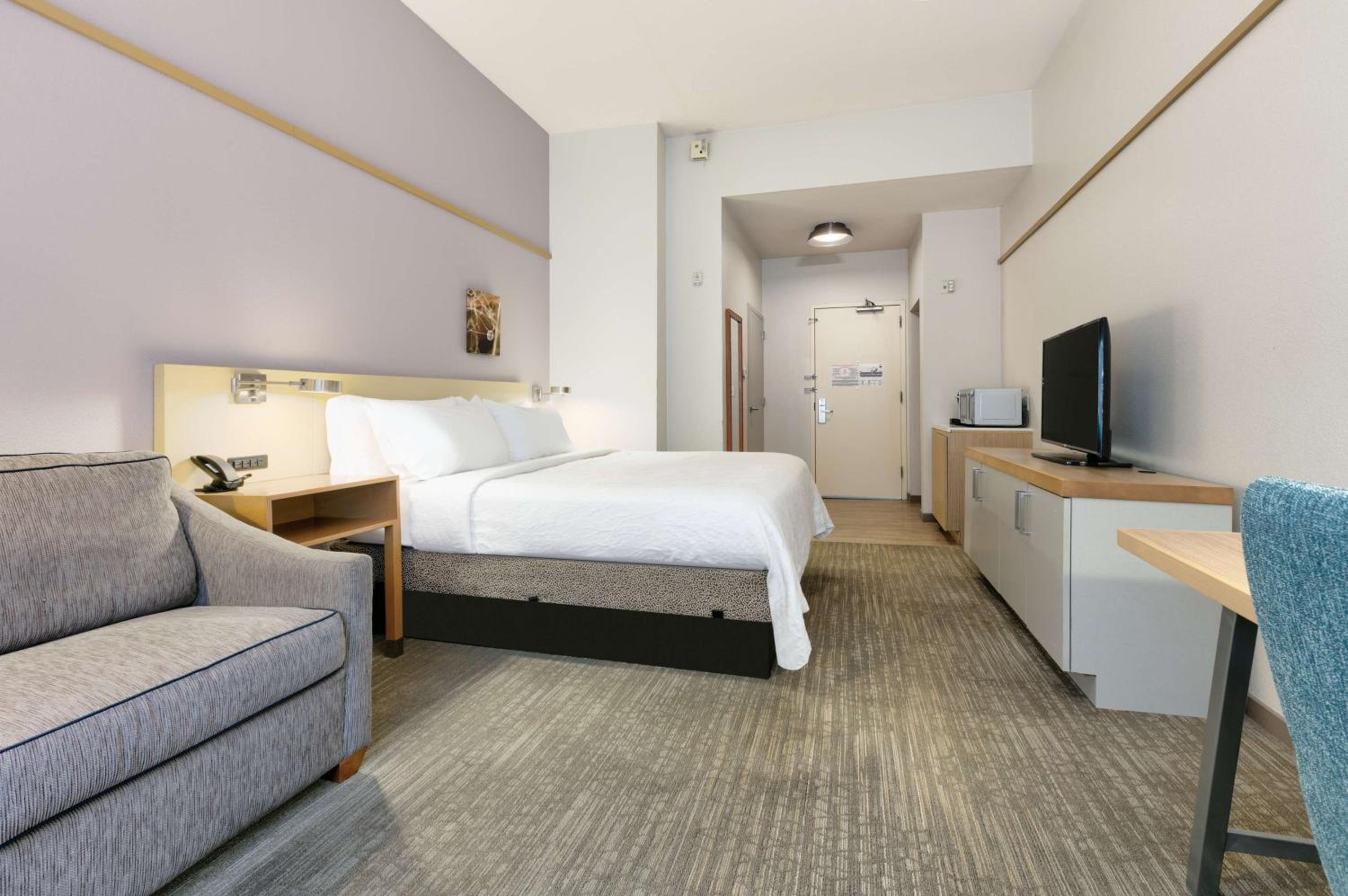 King Room with Sofa Bed - Disability Access/Non-Smoking - Photo 2
