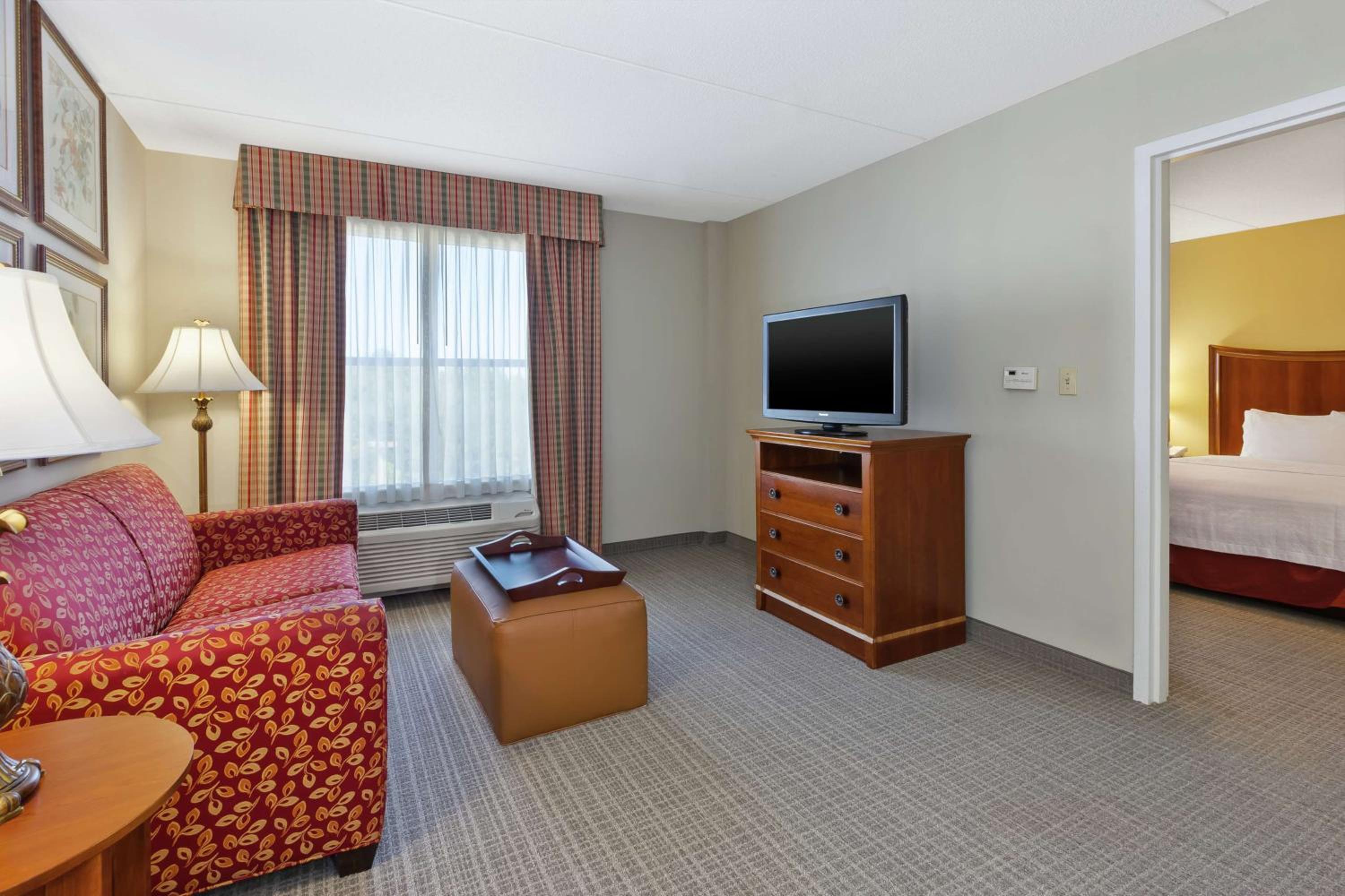One-Bedroom Queen Suite with Two Queen Beds - Non-Smoking - Photo 2