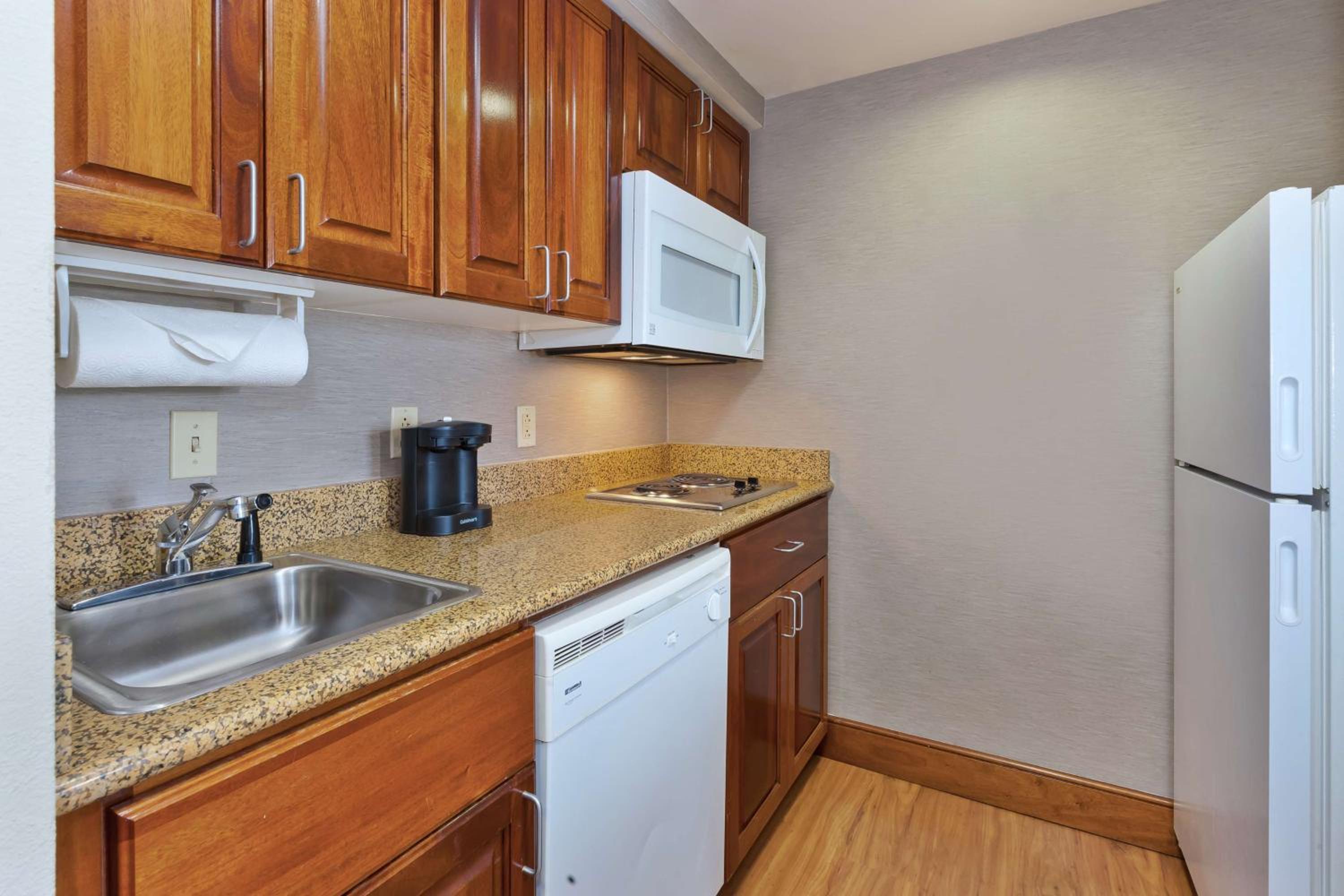 King Studio Suite - Non-Smoking - Photo 5