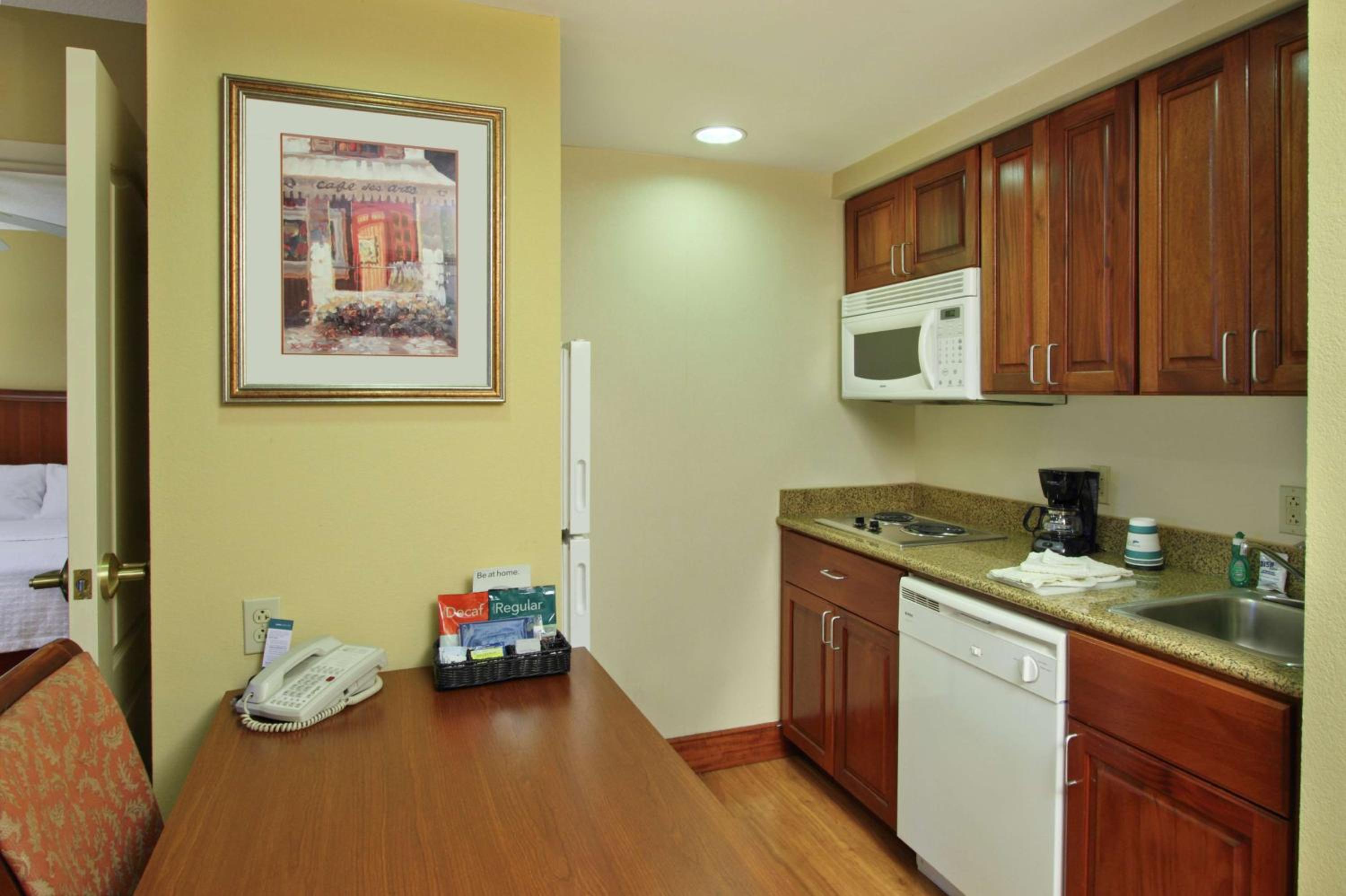 One-Bedroom King Suite - Non-Smoking - Photo 3