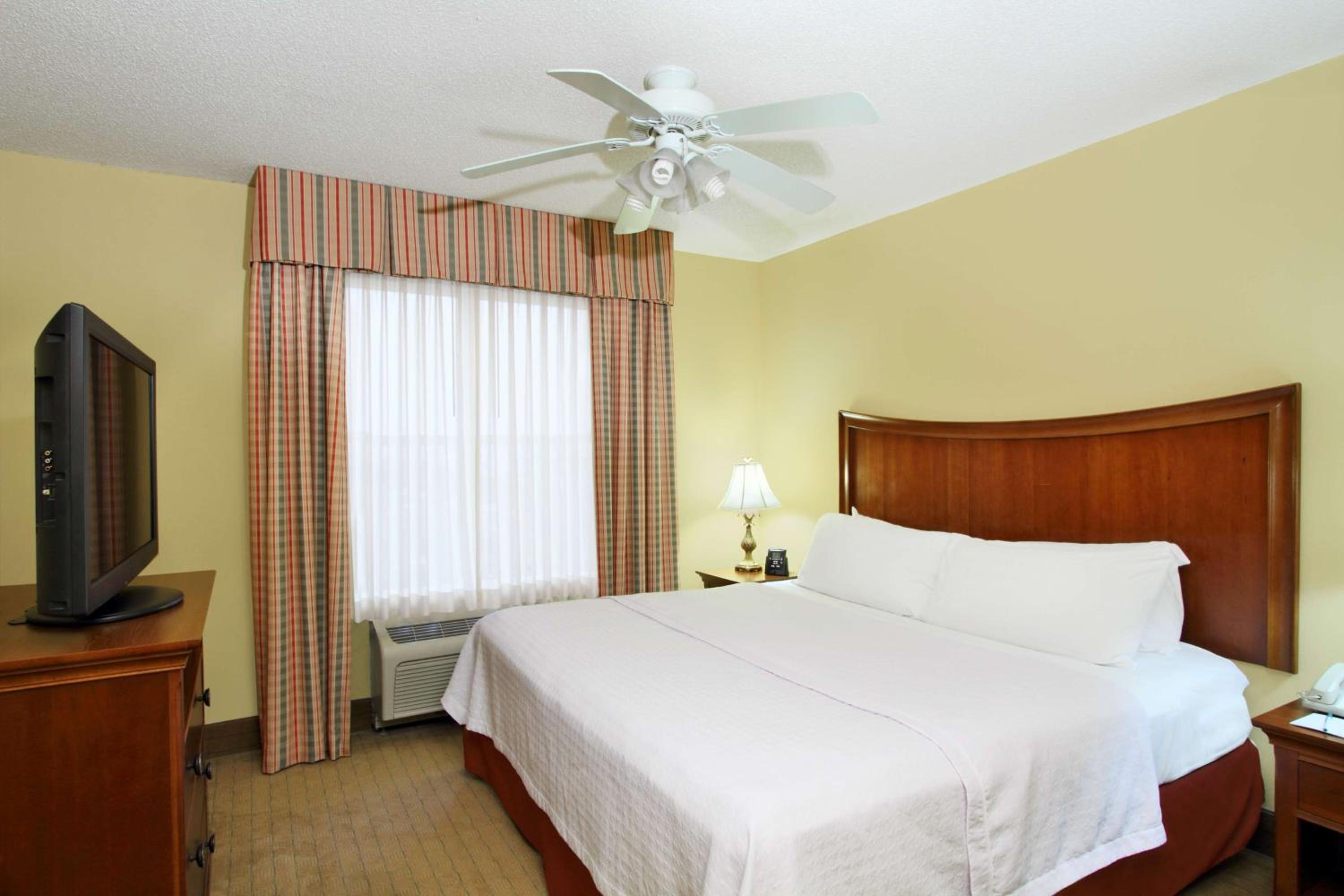 One-Bedroom King Suite - Non-Smoking - Photo 5