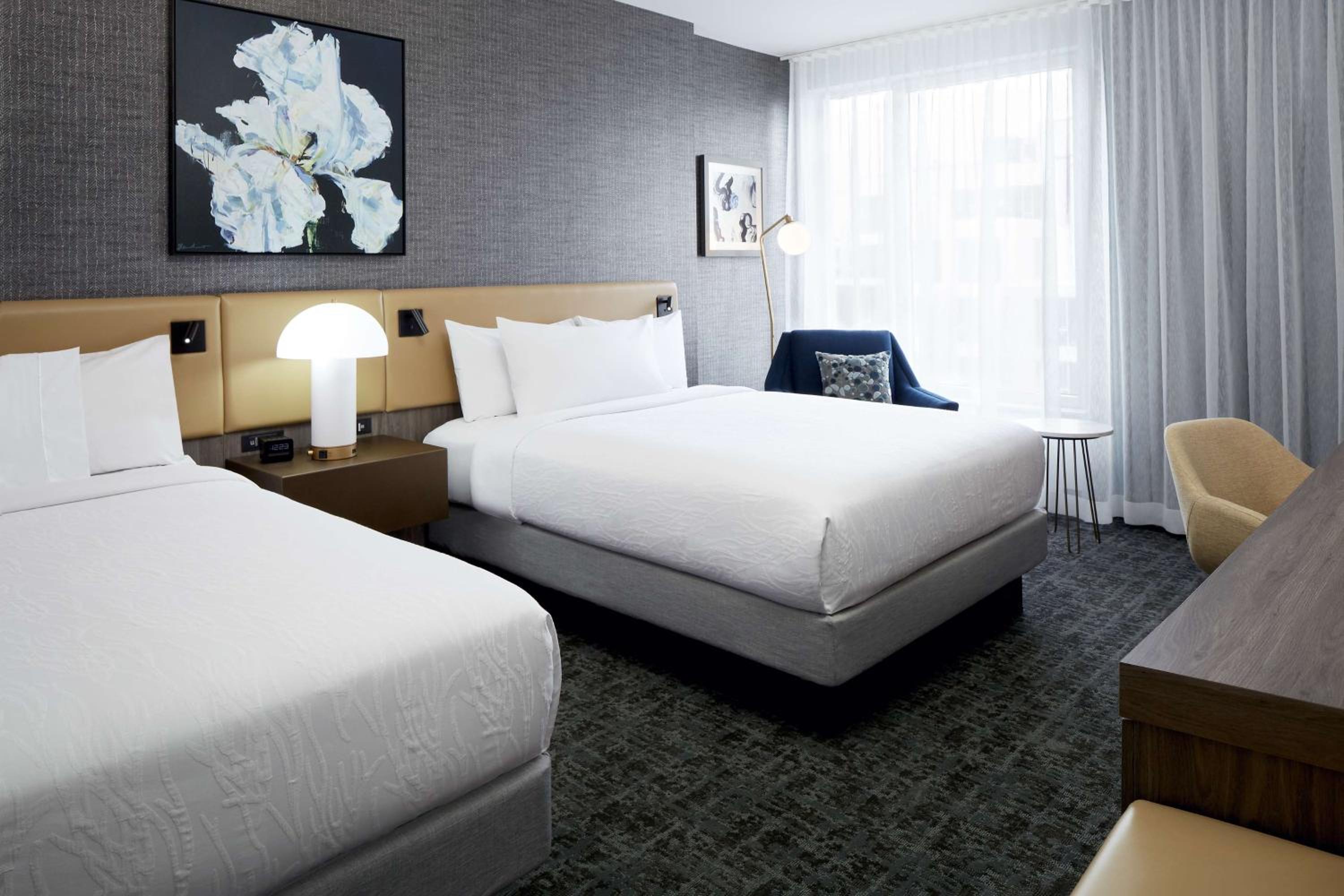Queen Room with Two Queen Beds - Photo 2