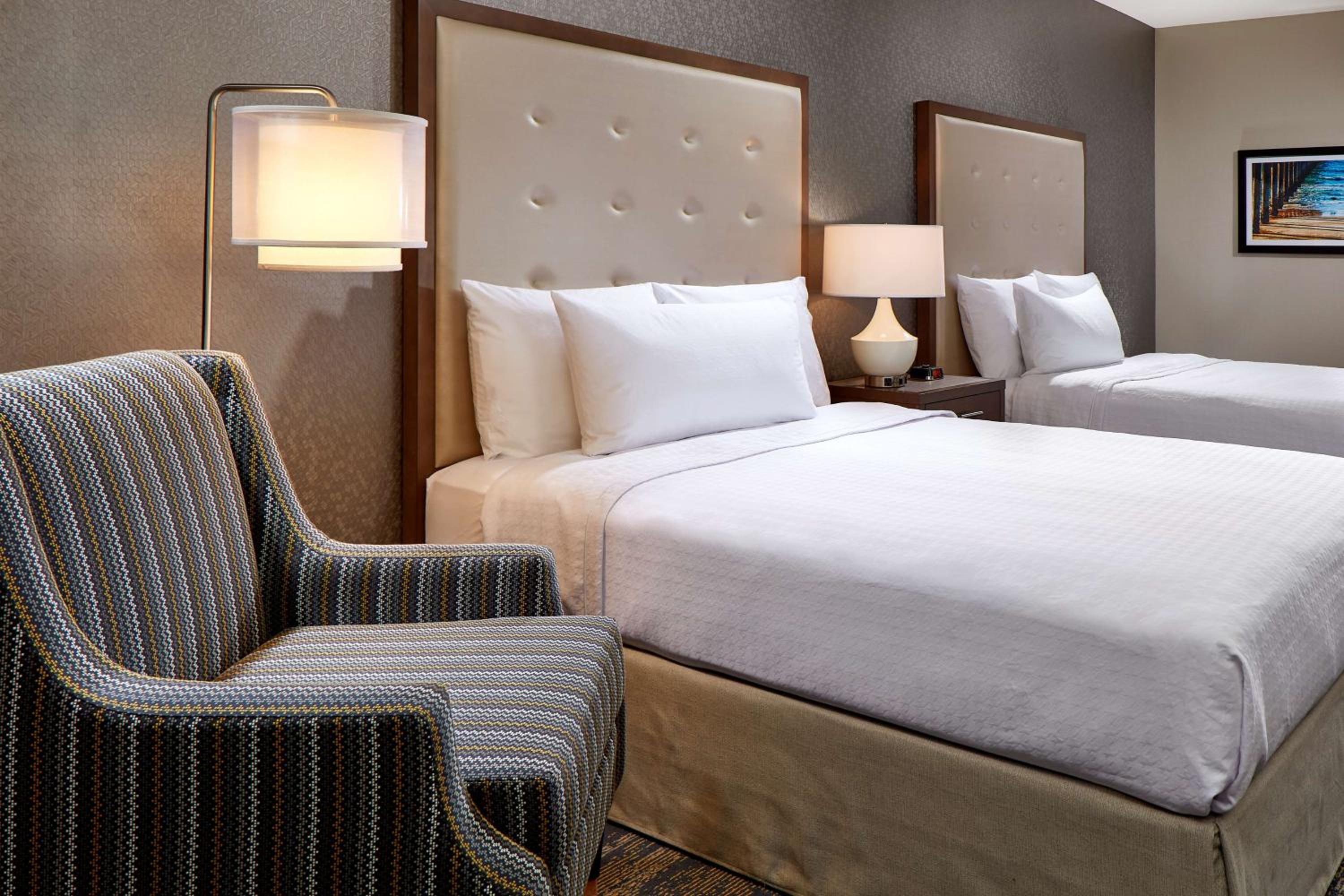 One-Bedroom Suite with Two Queen Beds and Accessible Tub photo 3
