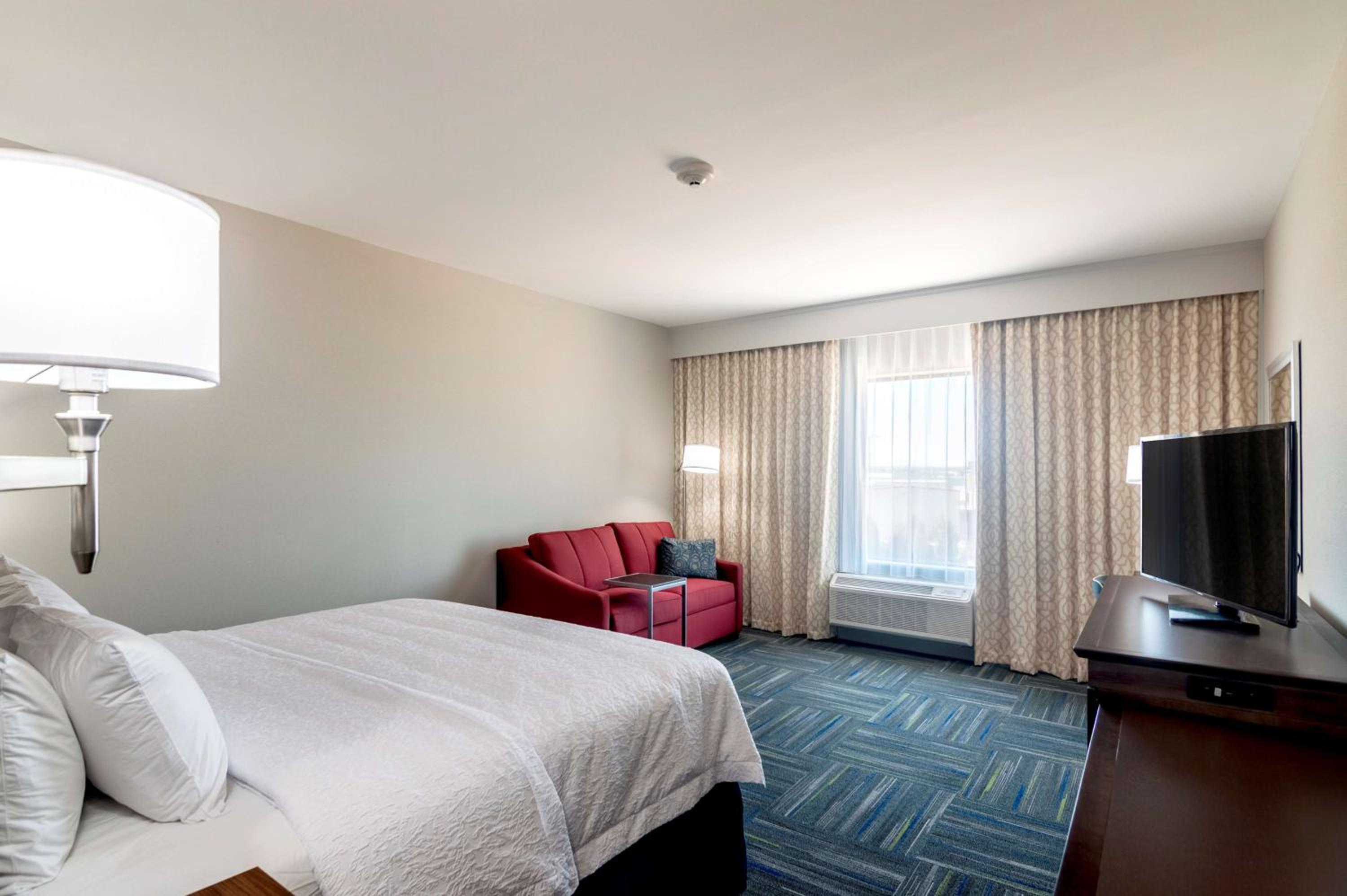 King Room with Sofa Bed - Non-Smoking photo 2