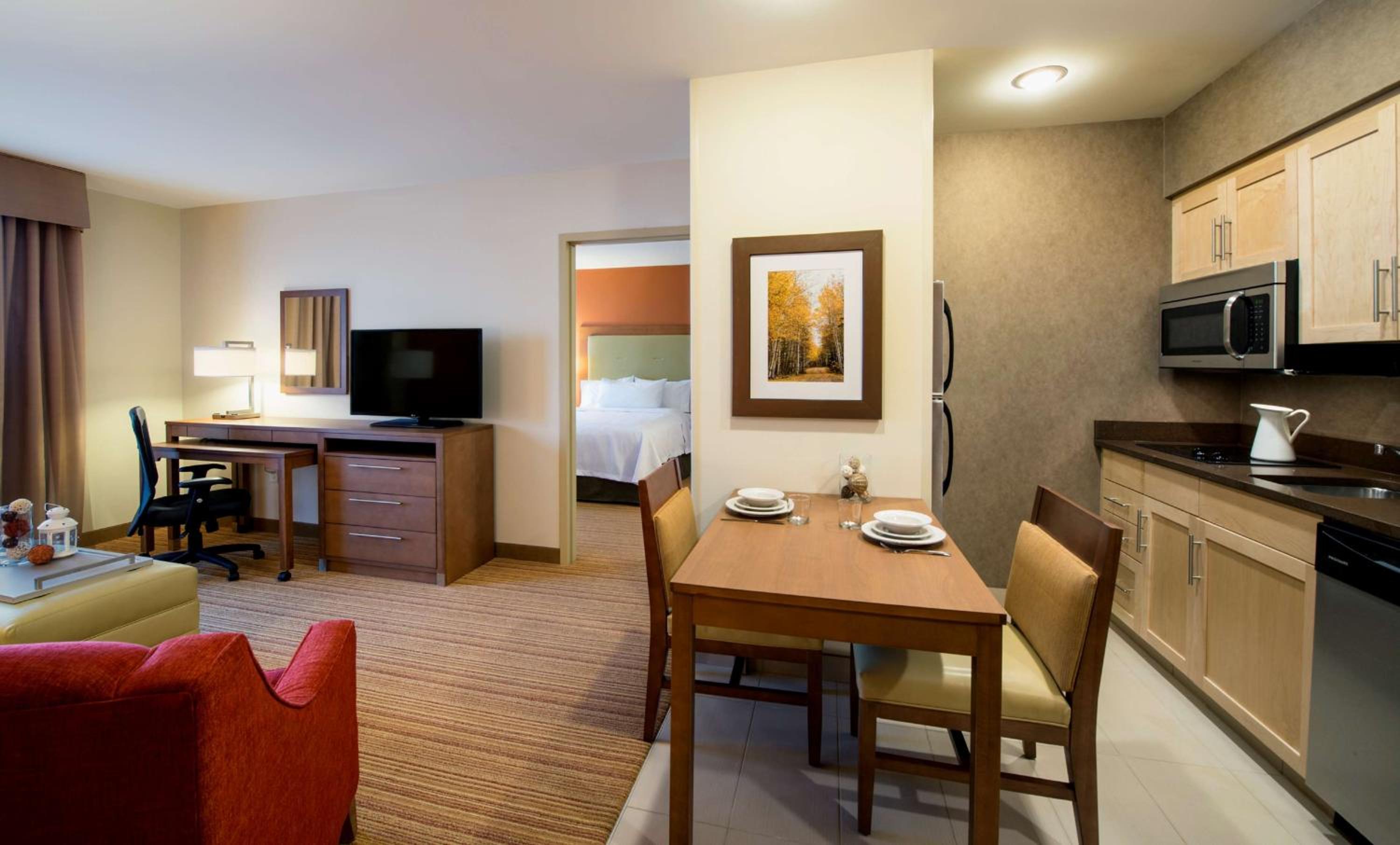 One-Bedroom Queen Suite with Two Queen Beds - Non-Smoking