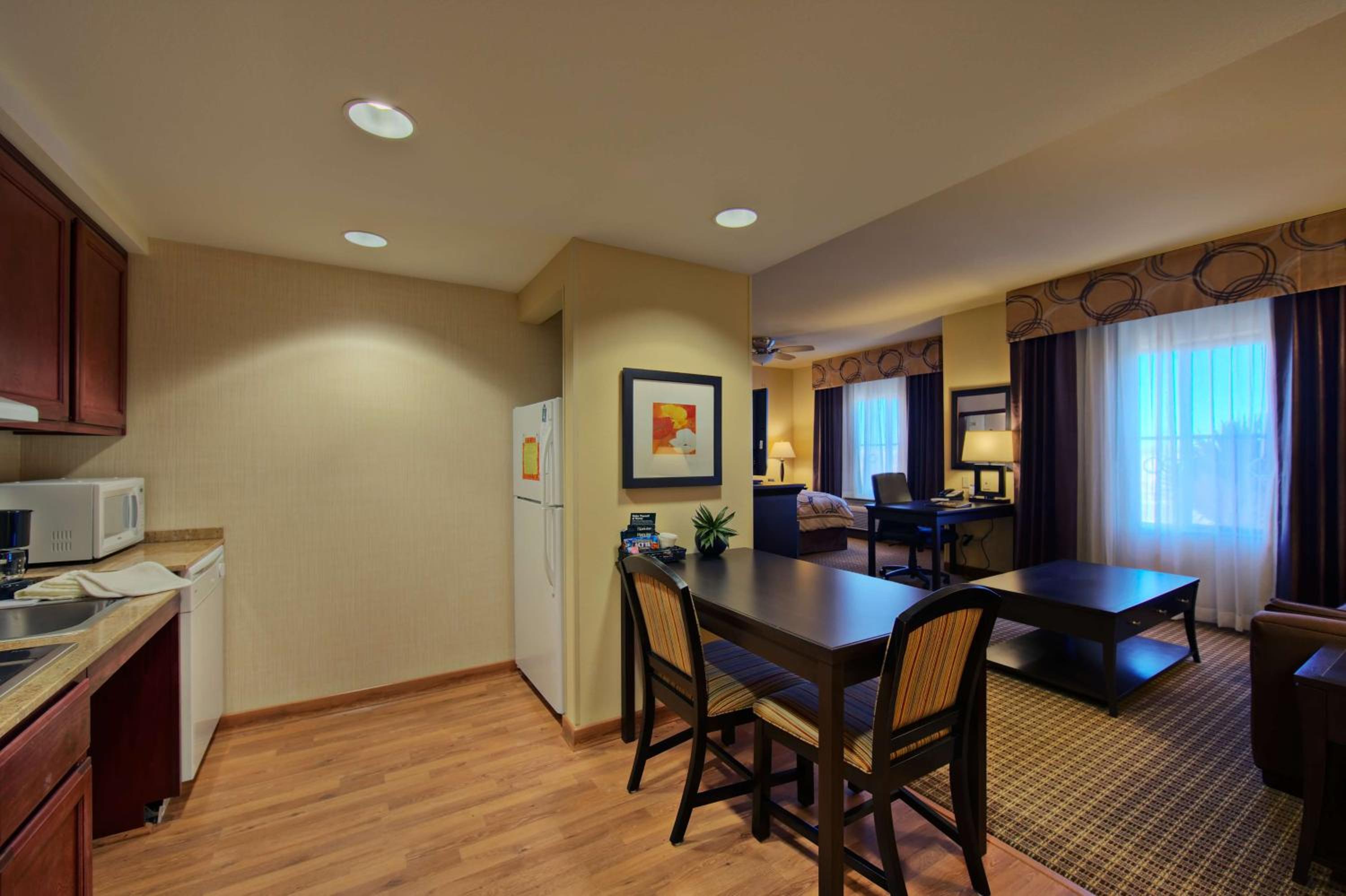 One-Bedroom King Suite - Non-Smoking - Photo 5