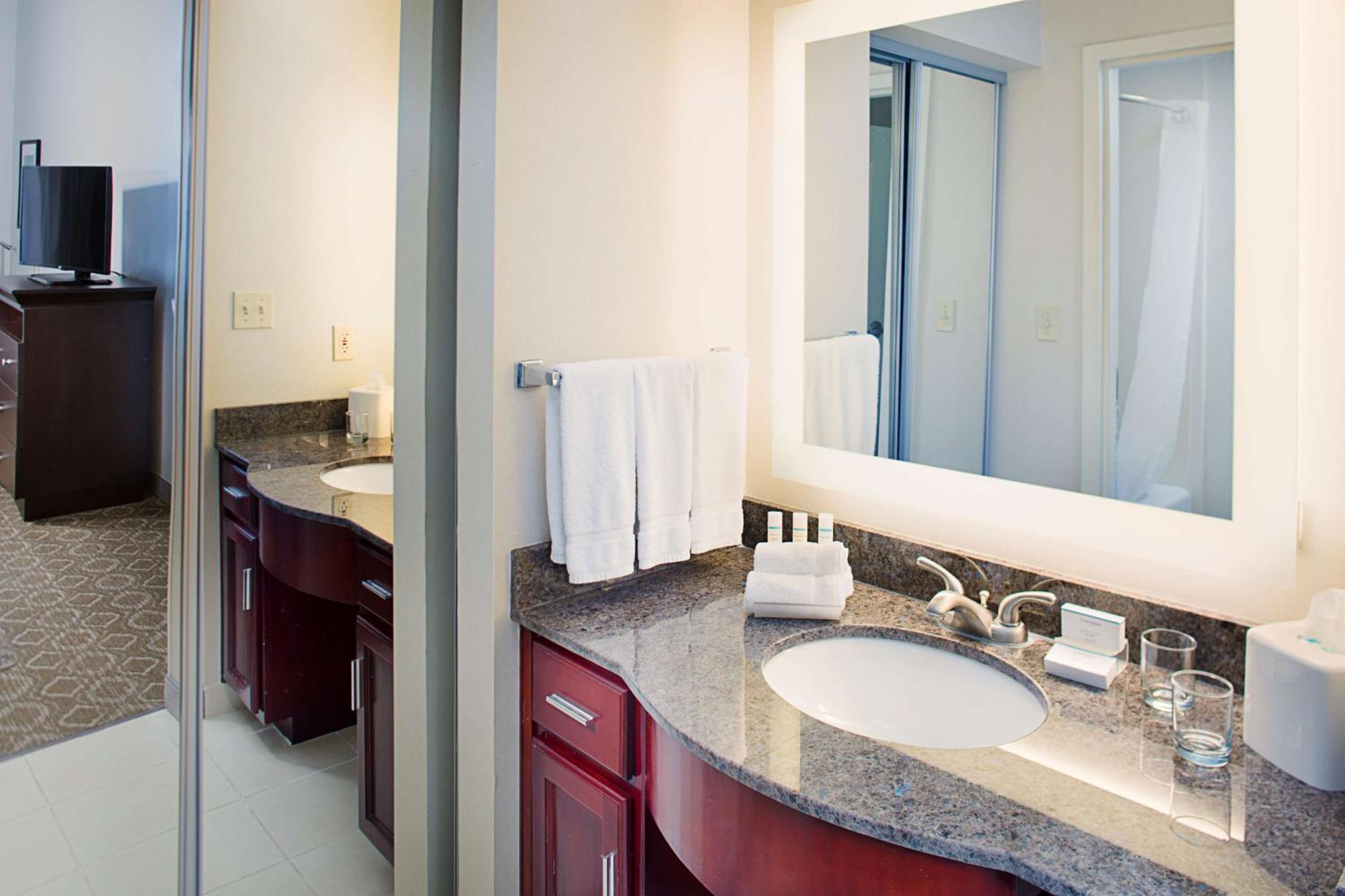 One-Bedroom King Suite - Non-Smoking - Photo 4