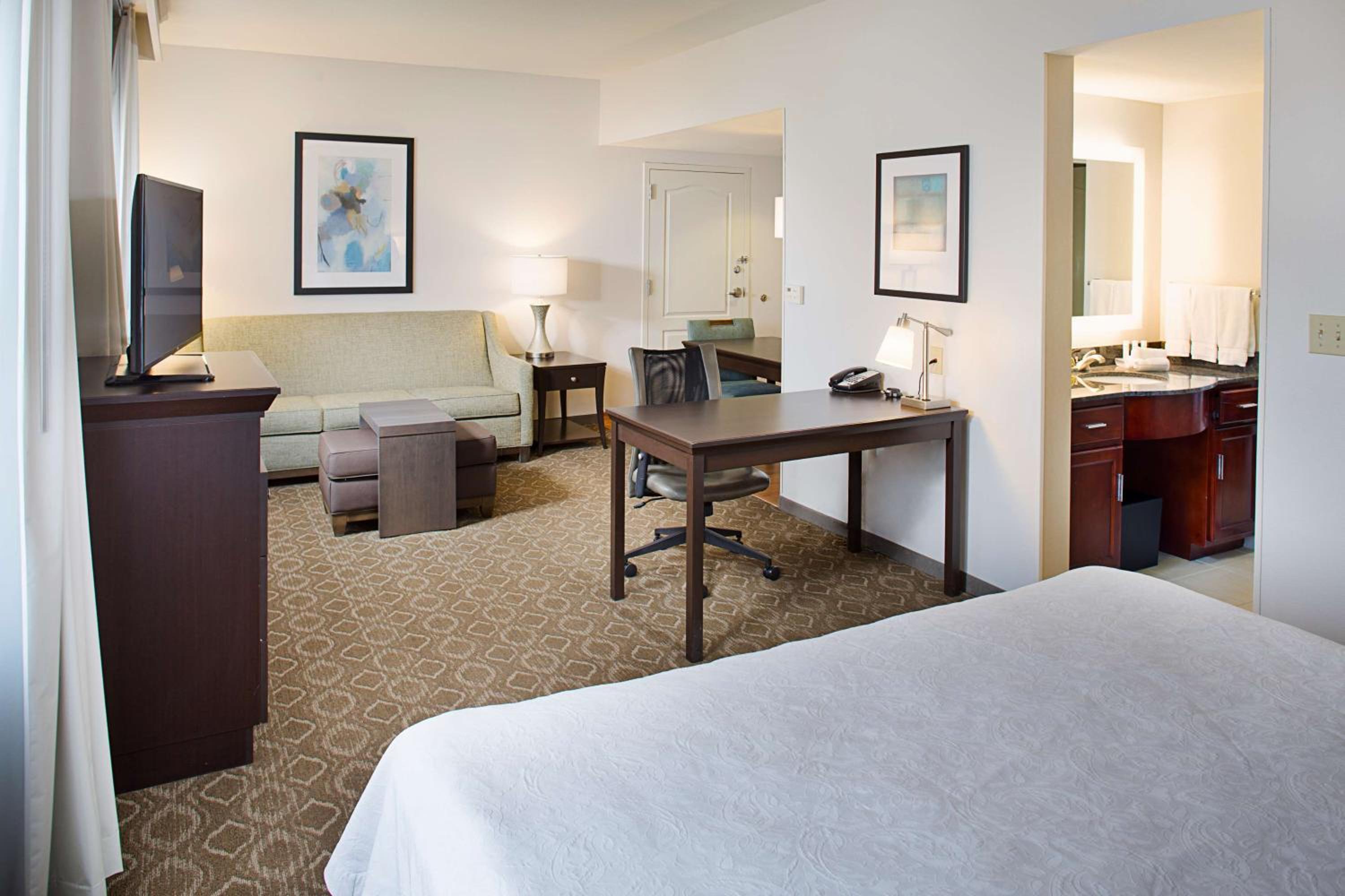 One-Bedroom King Suite - Non-Smoking - Photo 6