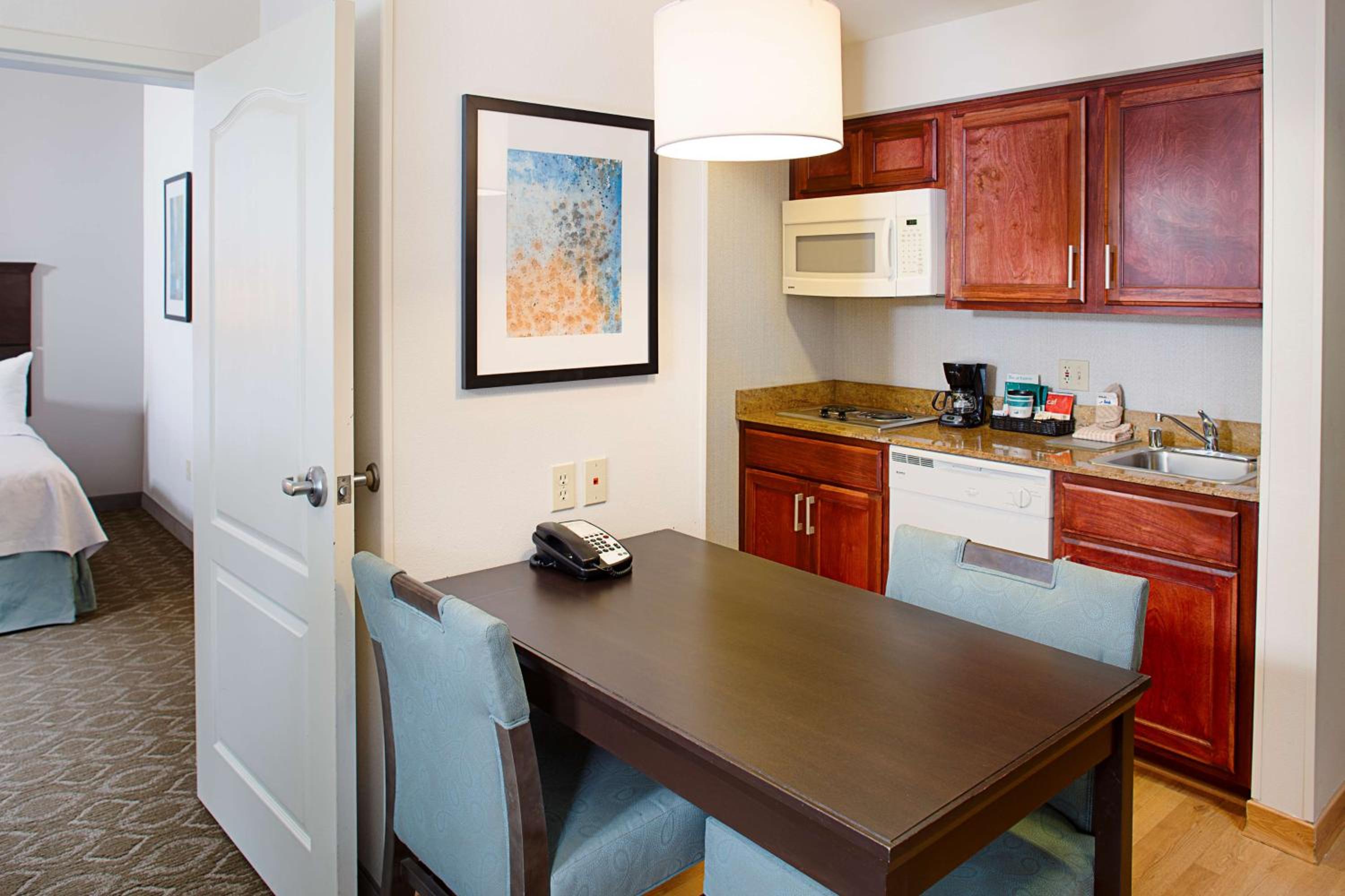 One-Bedroom King Suite - Non-Smoking - Photo 3