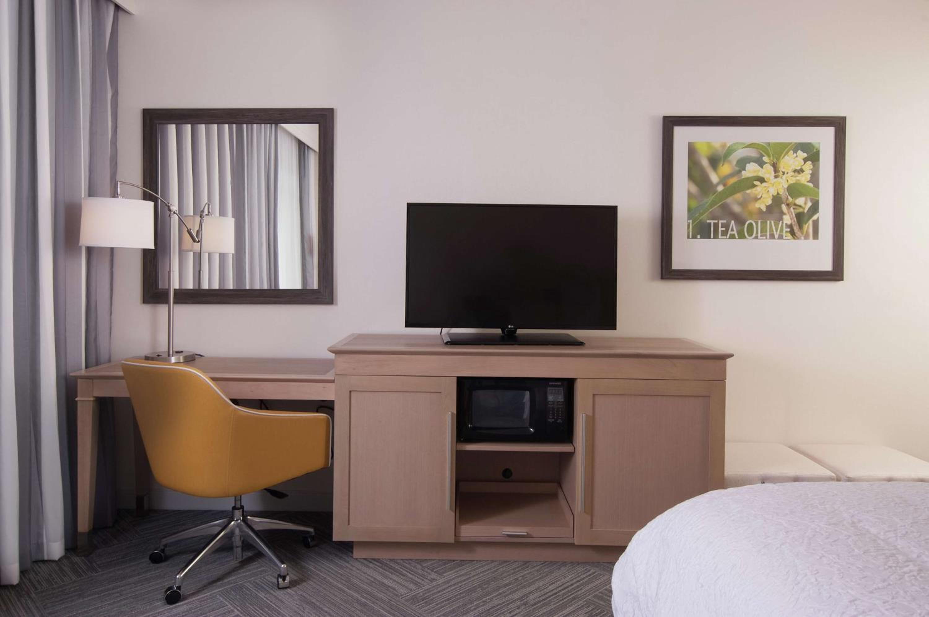 King Room with Sofa Bed - Non-Smoking