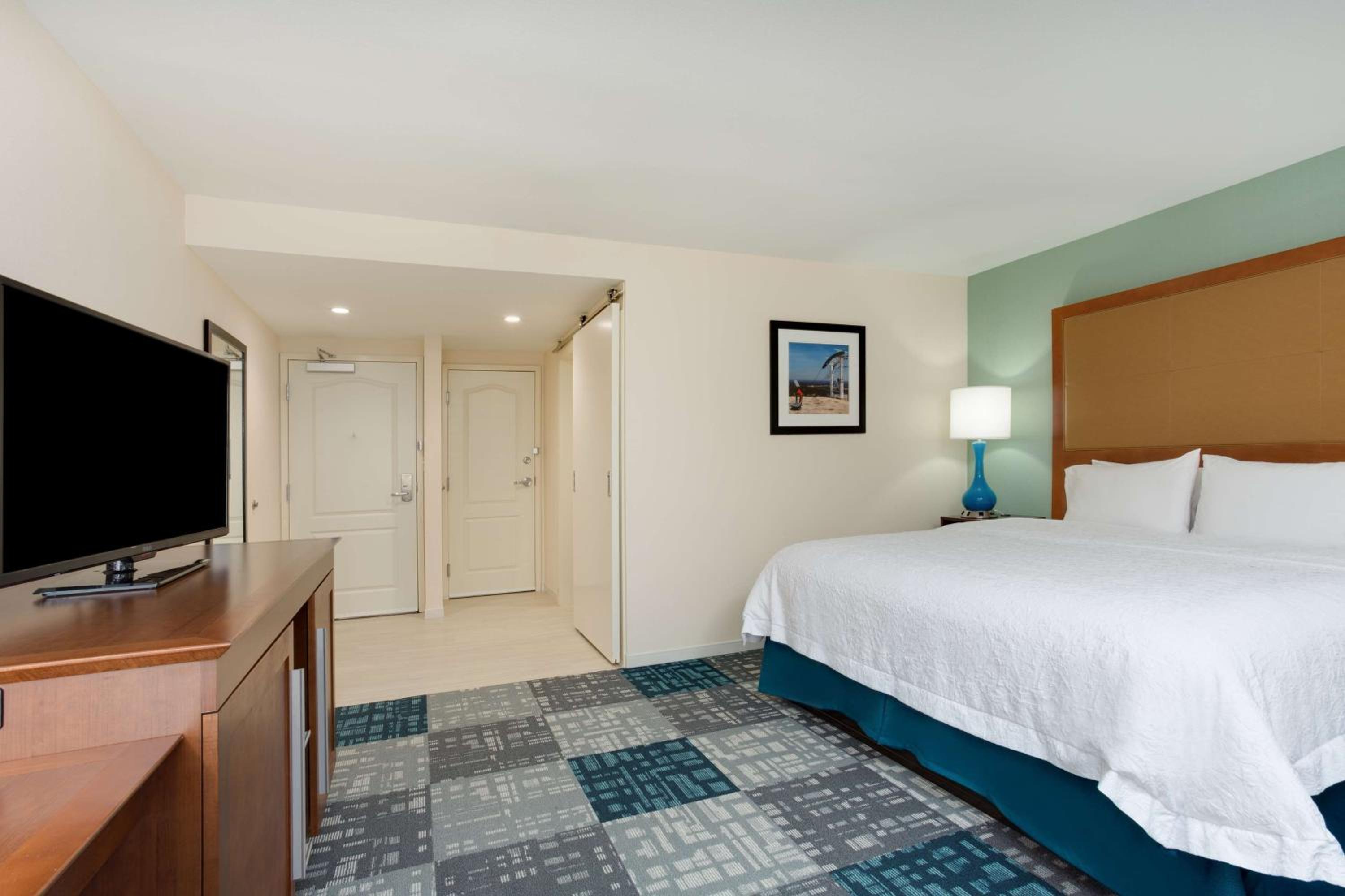 King Room - Non-Smoking - Photo 2