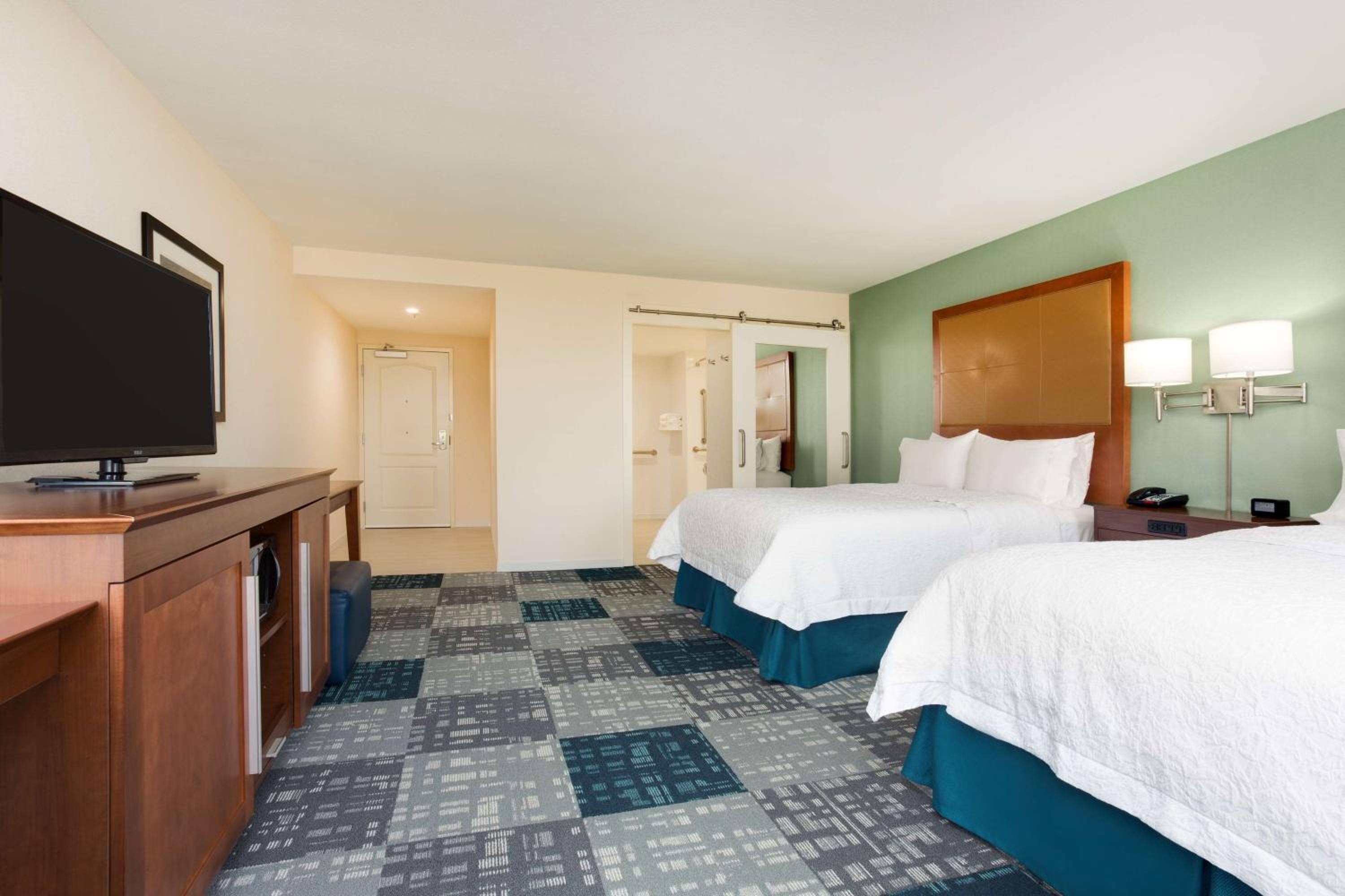 Queen Room with Two Queen Beds - Mobility and Hearing Access/Non-Smoking - Photo 2