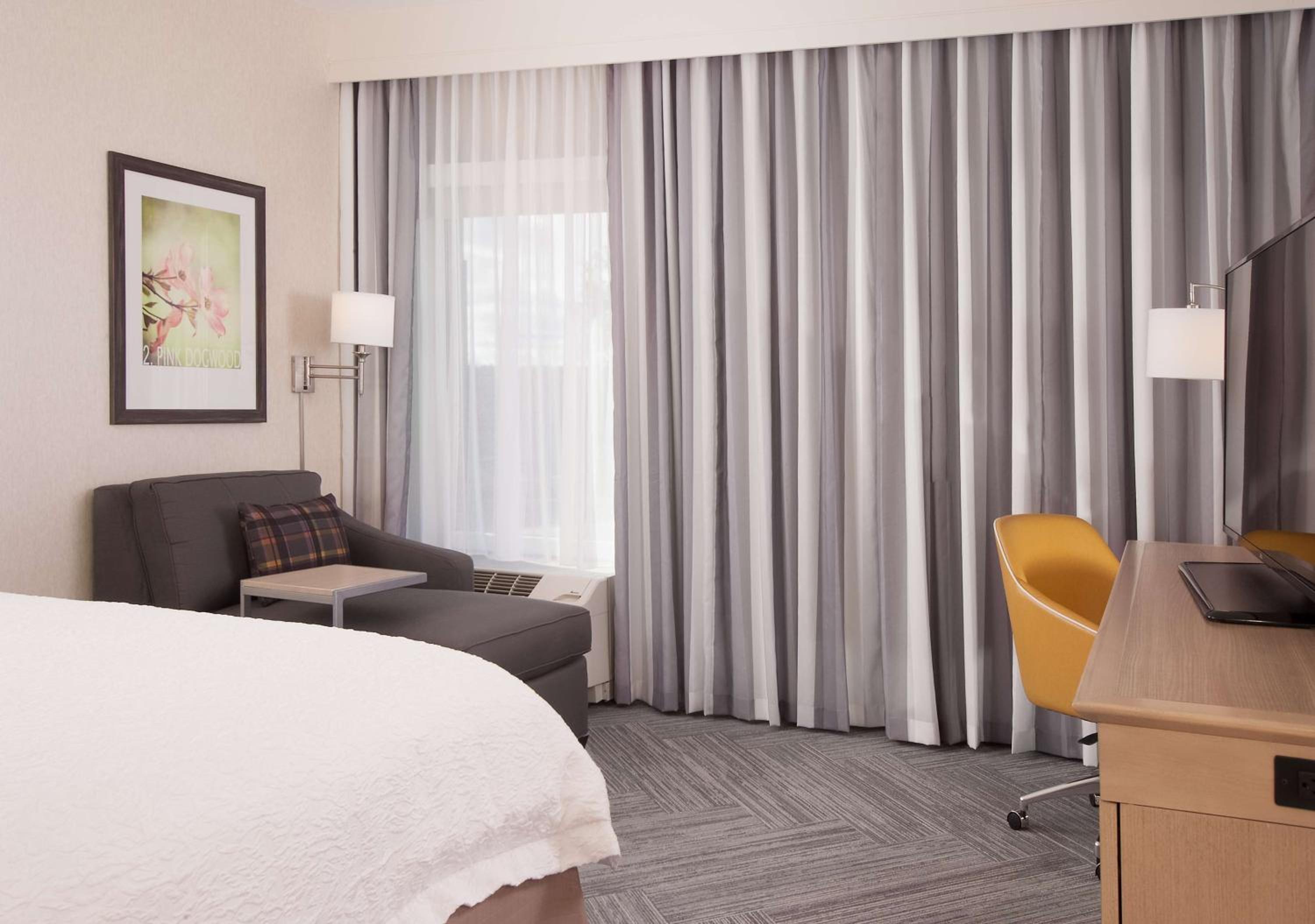 King Room - Hearing Access/Non-Smoking