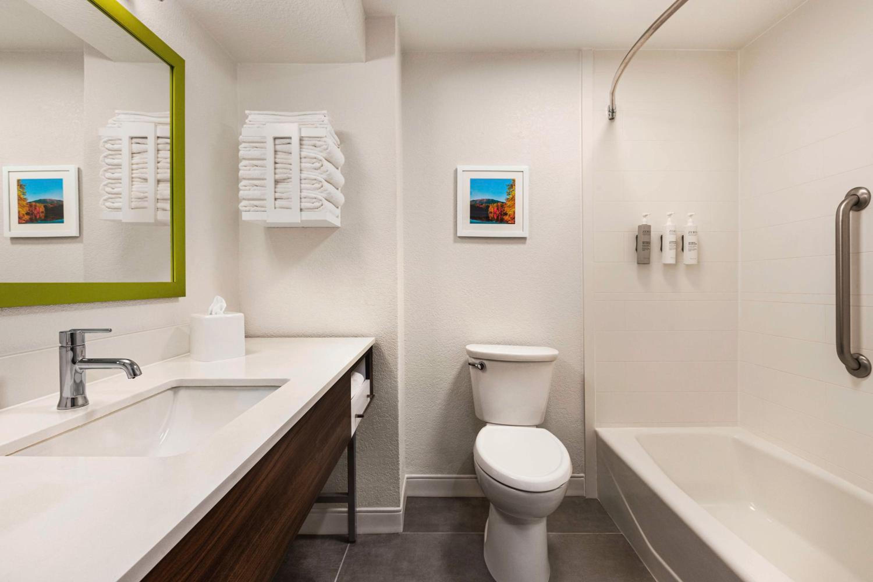 One-Bedroom King Suite - Non-Smoking - Photo 4
