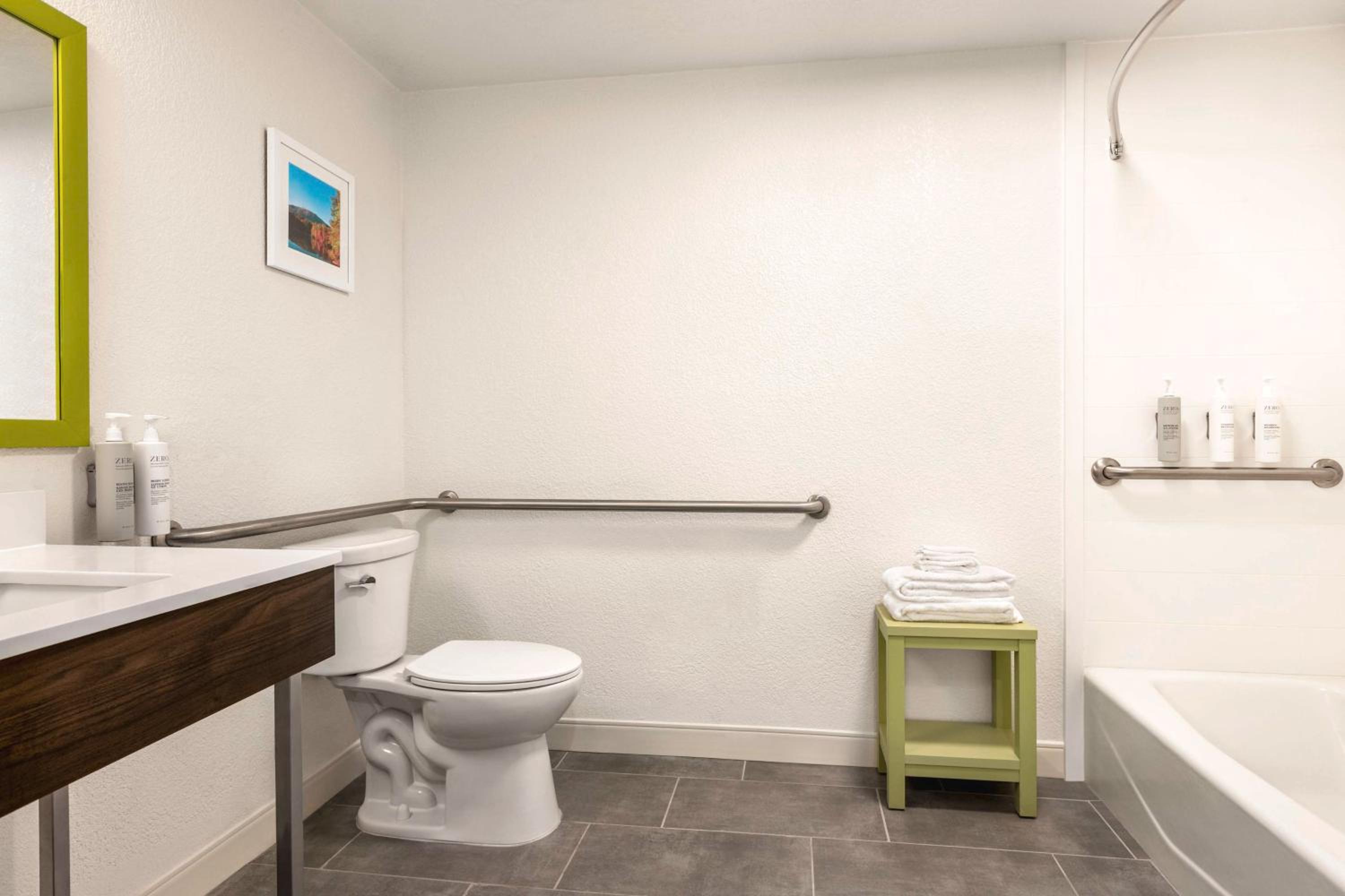 King Room - Mobility Access/Non-Smoking - Photo 2