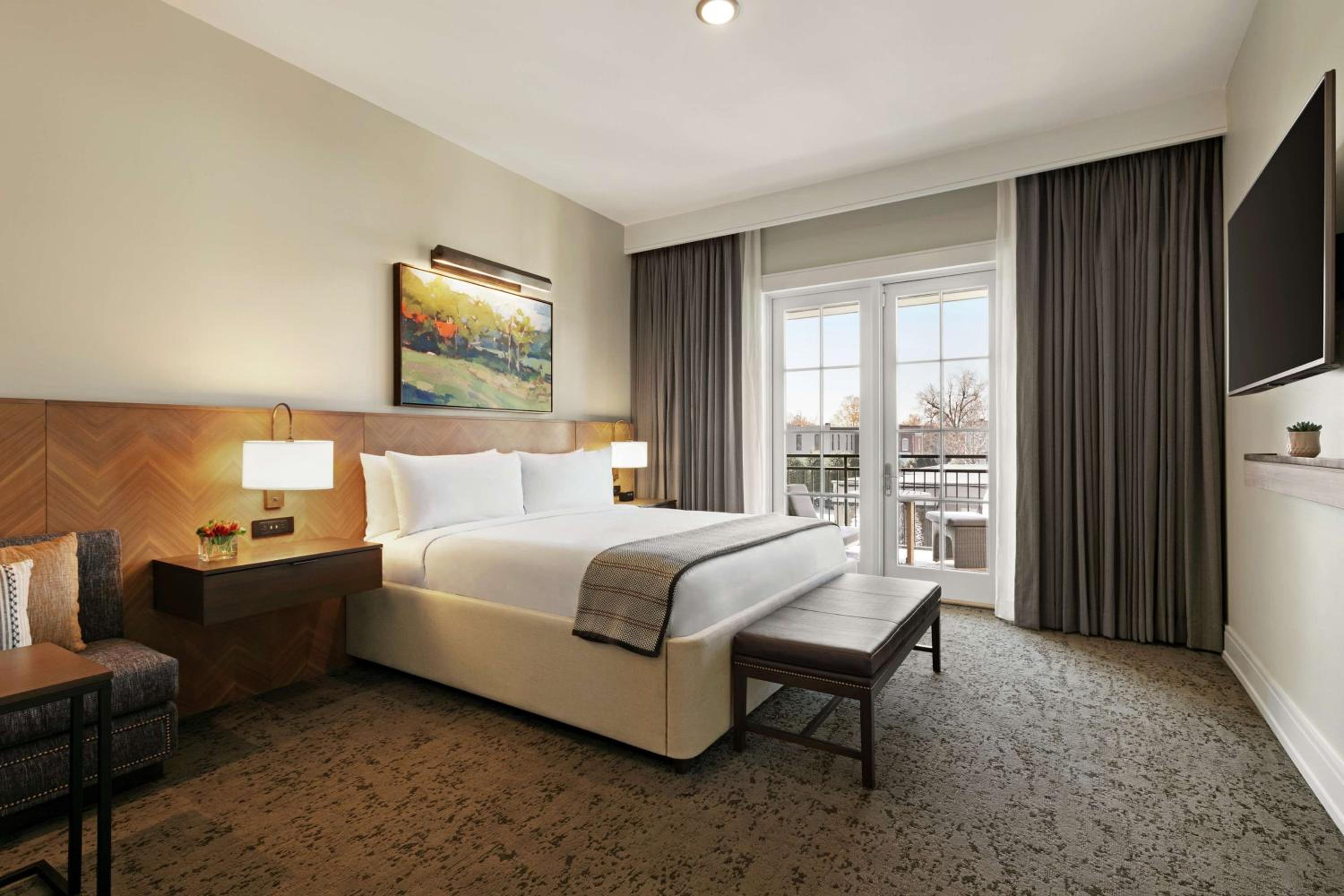 King Room with Balcony - Photo 1