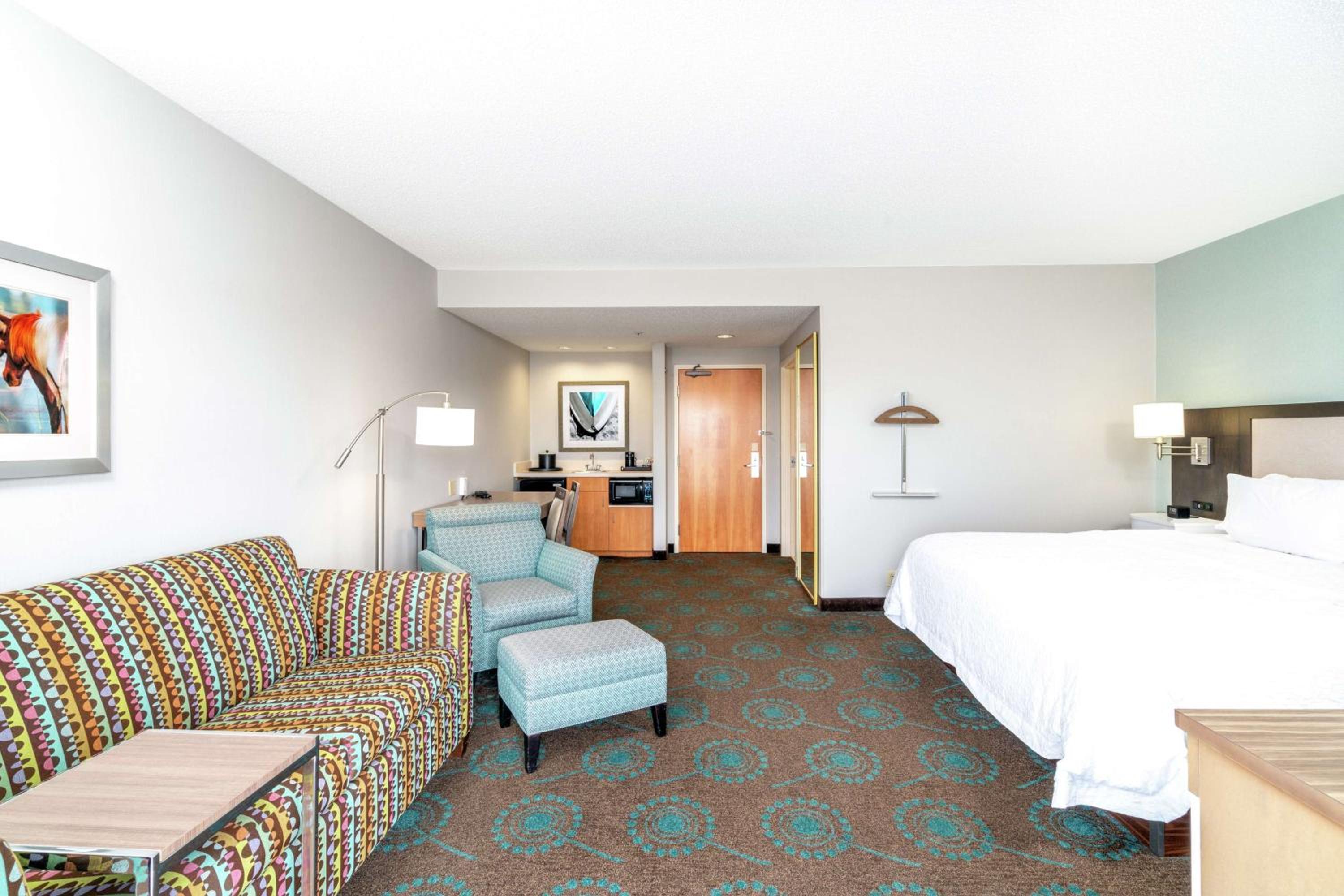 King Studio Suite with Balcony - Non-Smoking - Photo 1