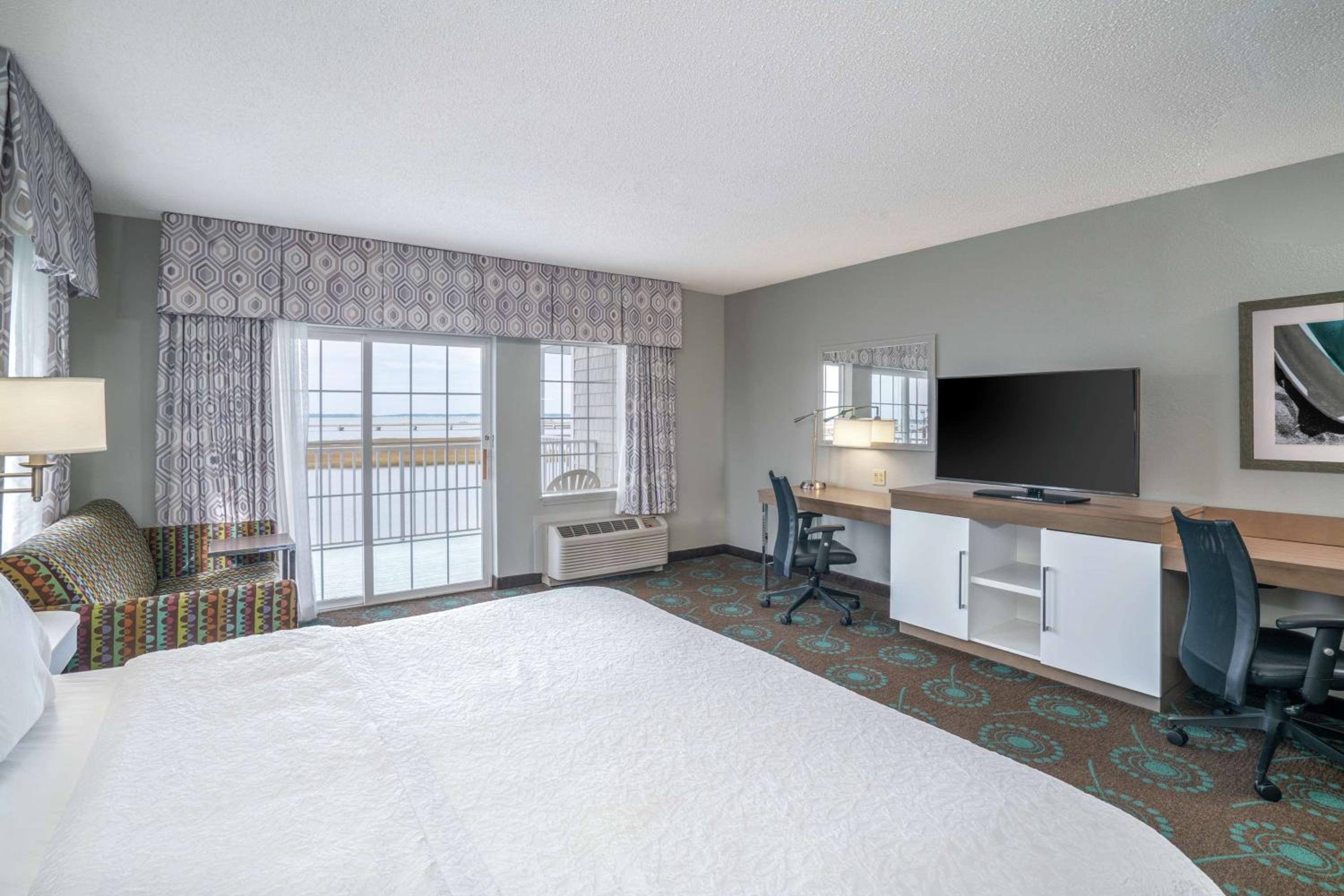 King Studio Suite - Waterfront/Non-Smoking