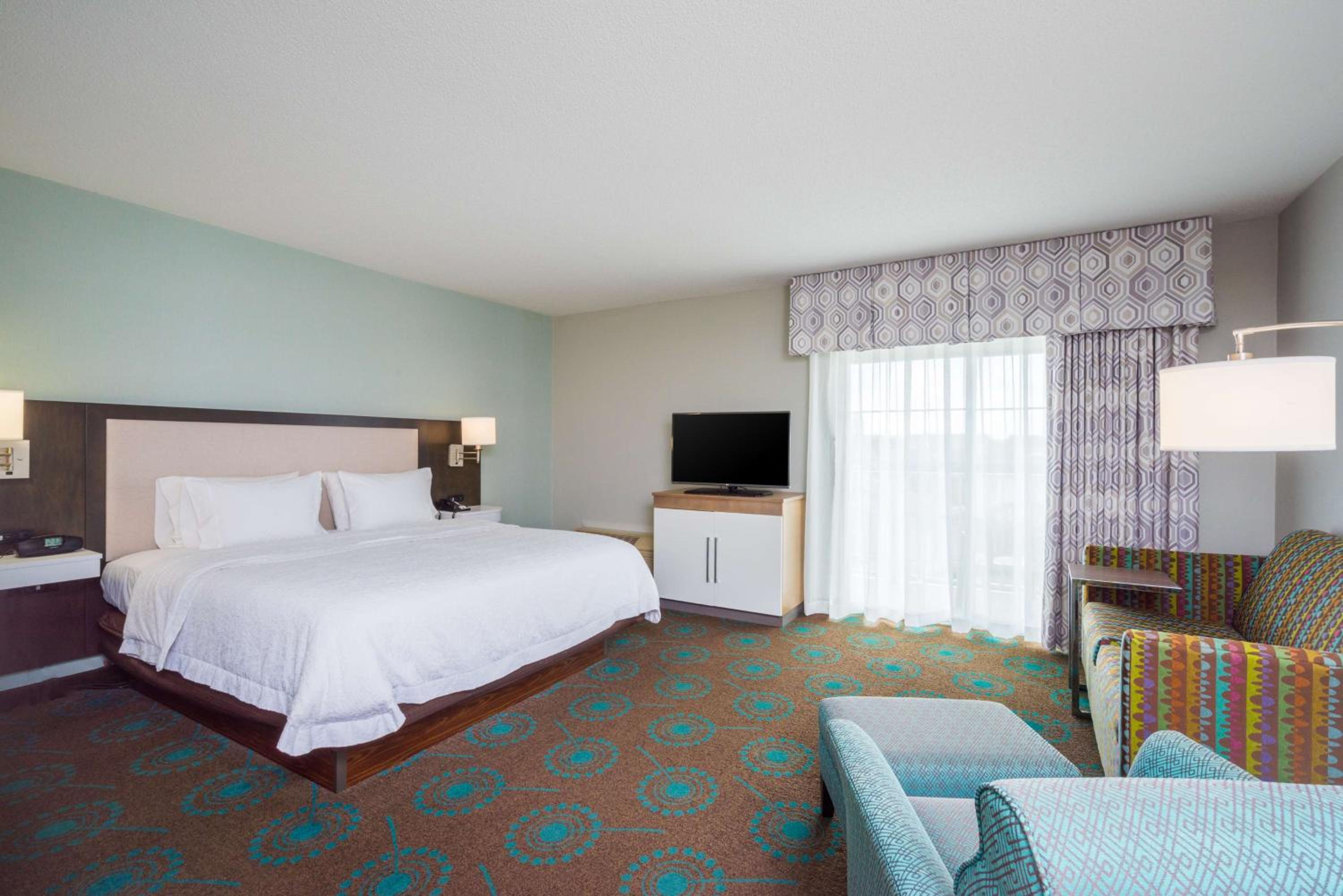 King Studio Suite with Balcony - Non-Smoking - Photo 3