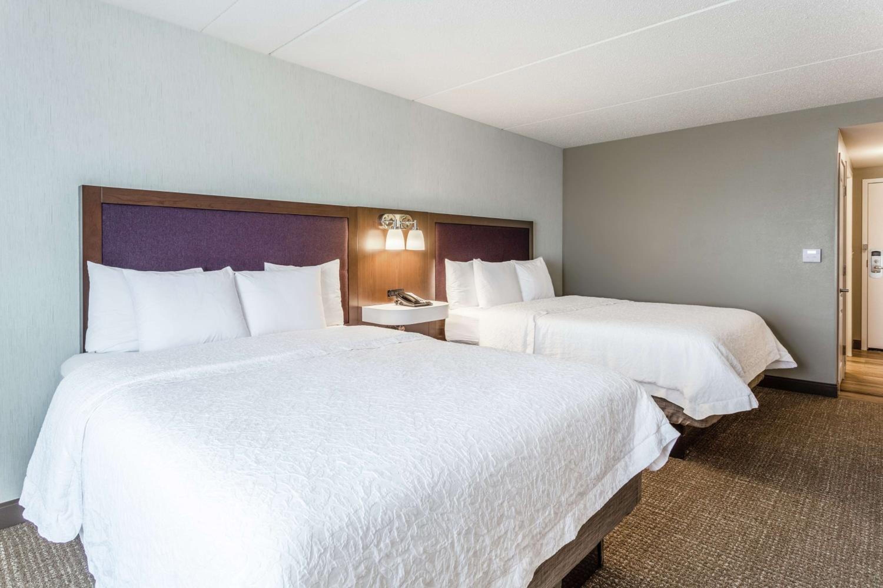 Room with Two Queen Beds - Non-Smoking - Photo 2