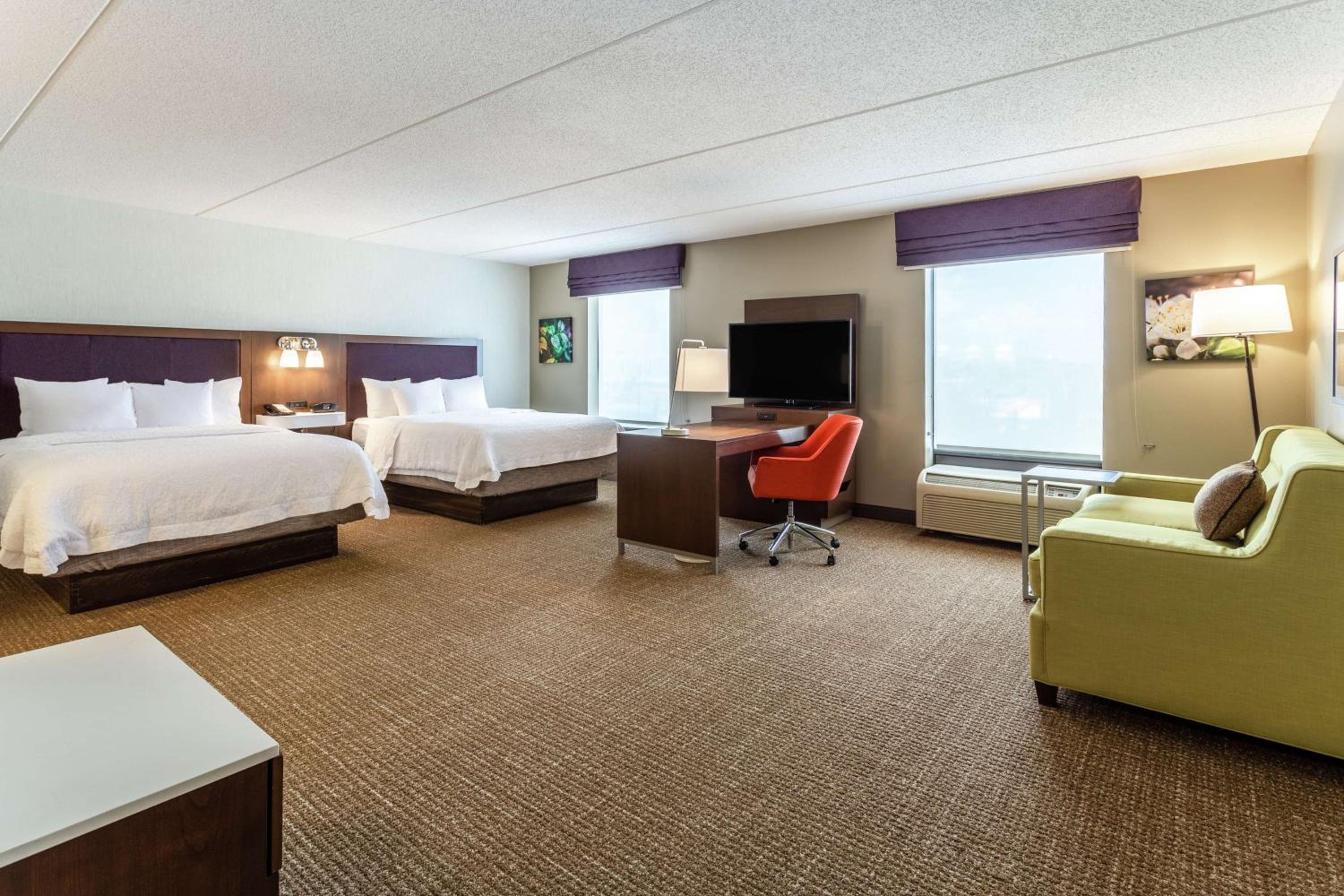 Queen Studio Suite with Two Queen Beds and Sofa Bed - Non-Smoking - Photo 3