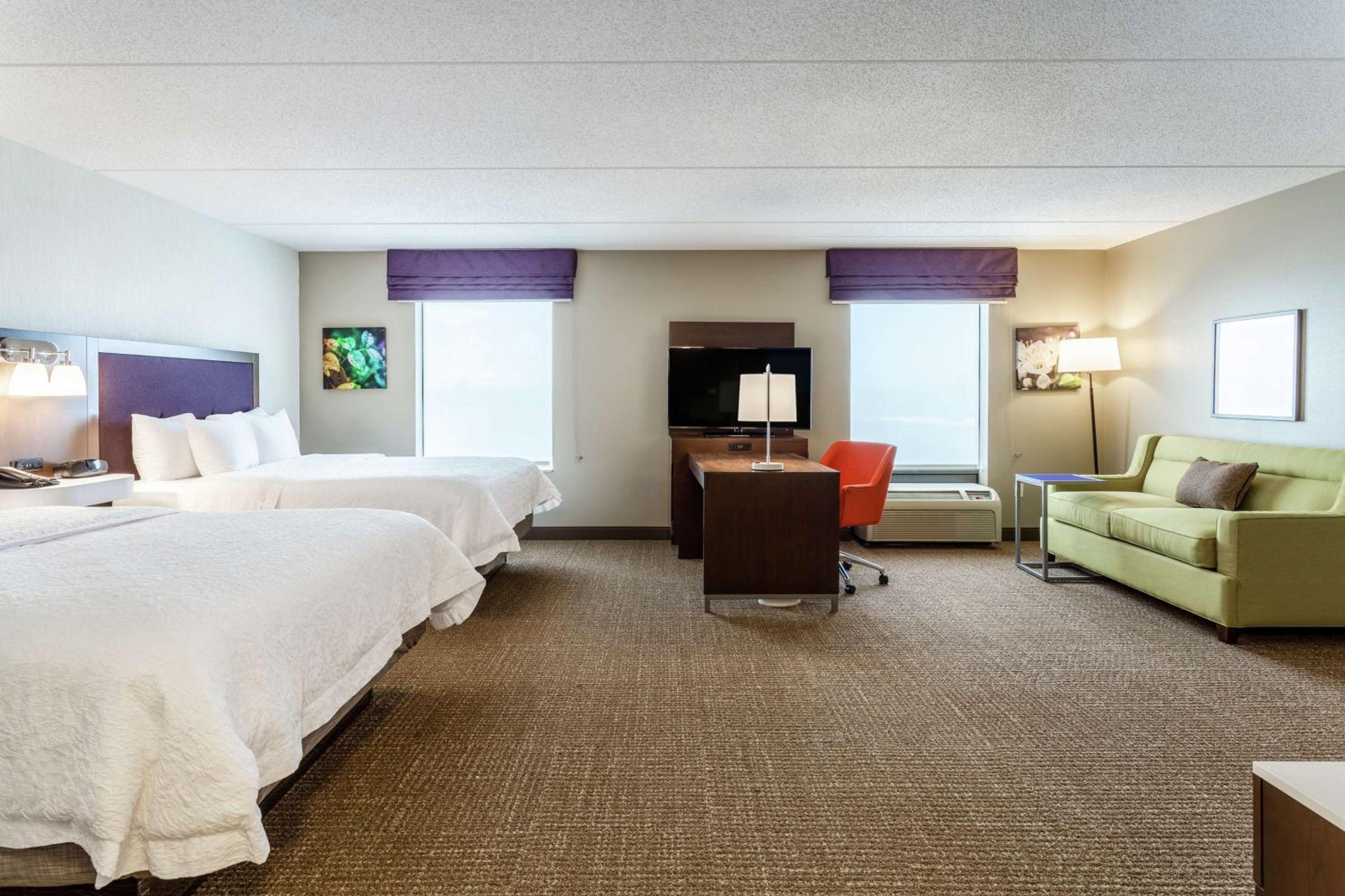 Queen Studio Suite with Two Queen Beds and Sofa Bed - Non-Smoking - Photo 2