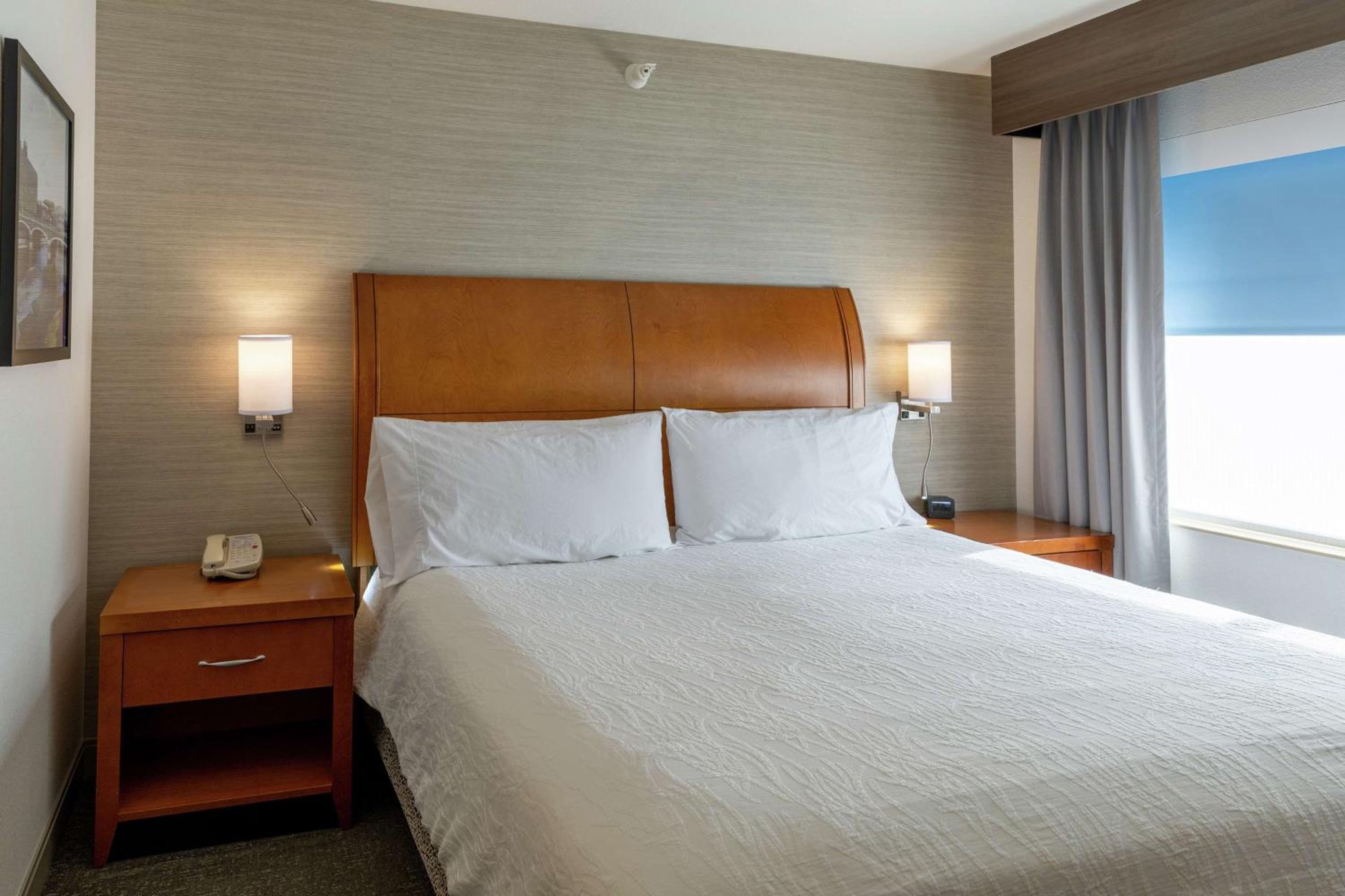 One-Bedroom King Suite - Non-Smoking - Photo 2