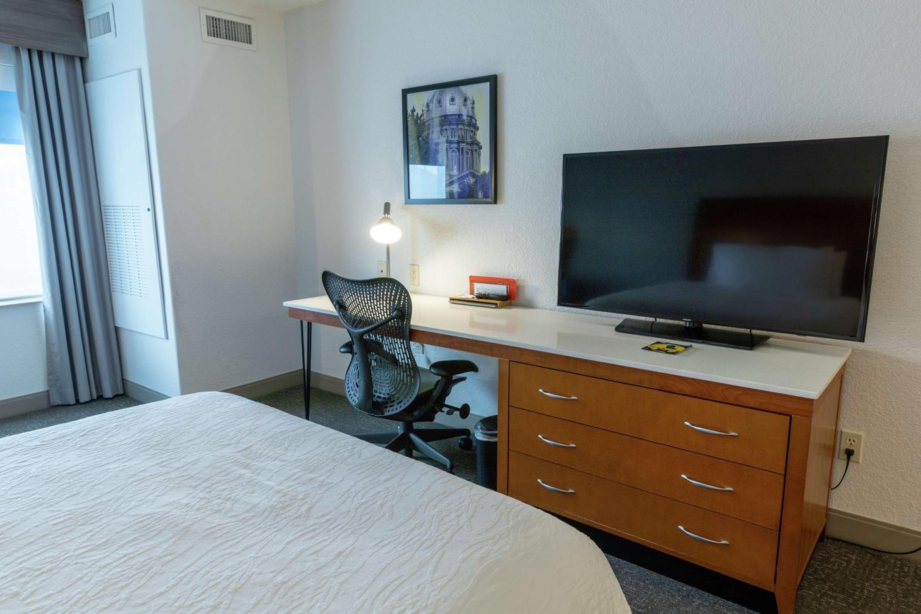 Room with Two Queen Beds - Non-Smoking - Photo 3