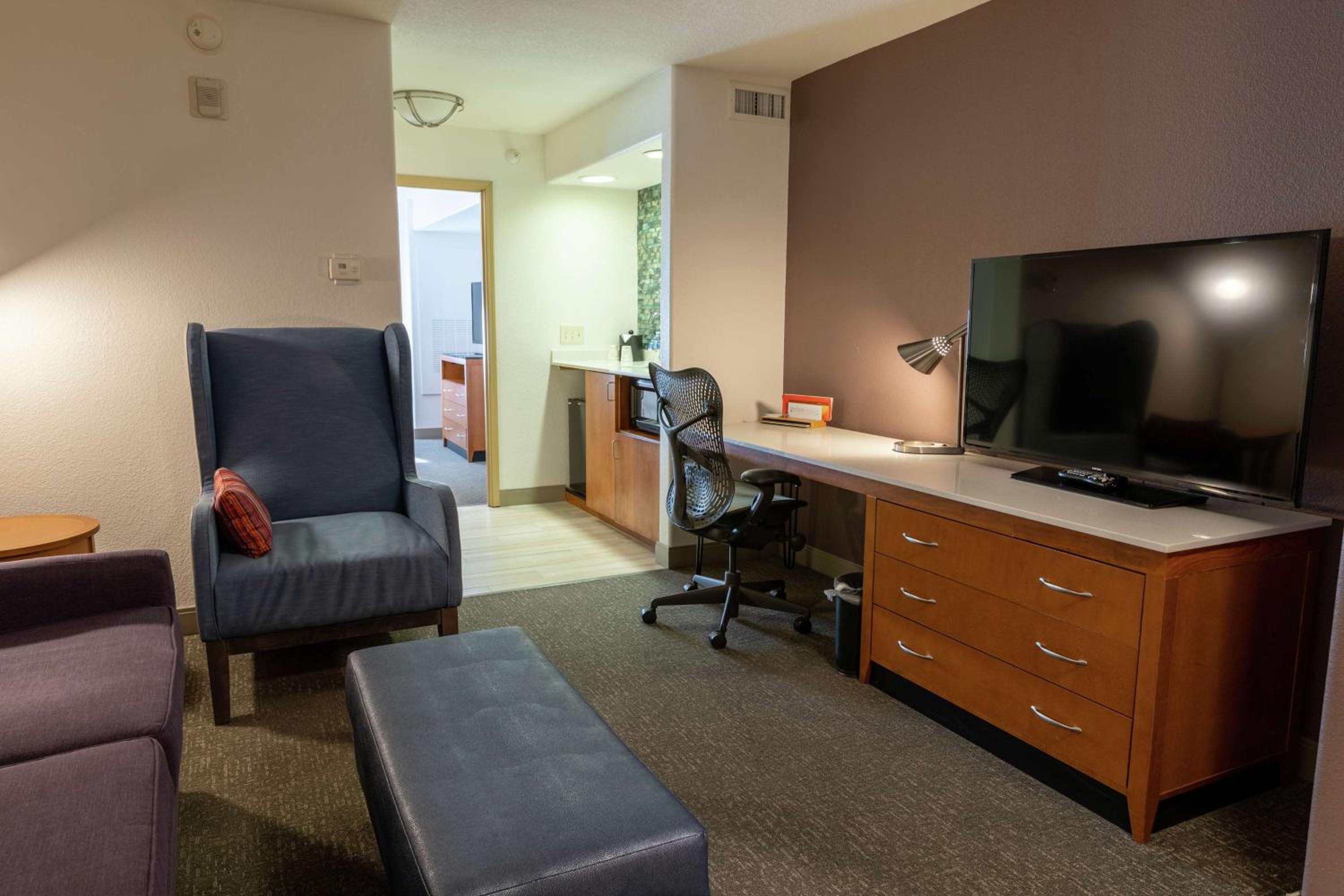One-Bedroom King Suite - Non-Smoking - Photo 3