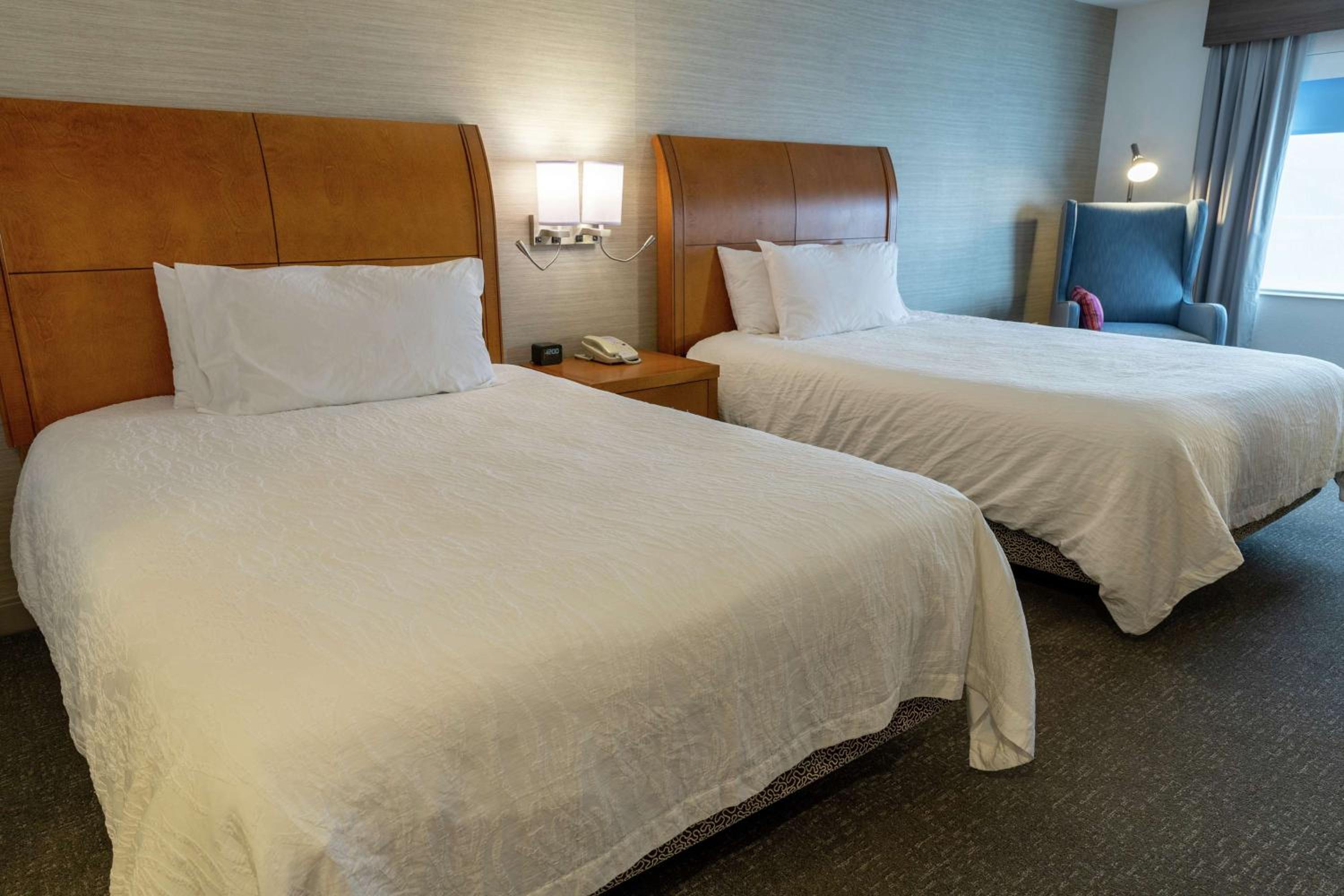 Room with Two Queen Beds - Non-Smoking - Photo 4