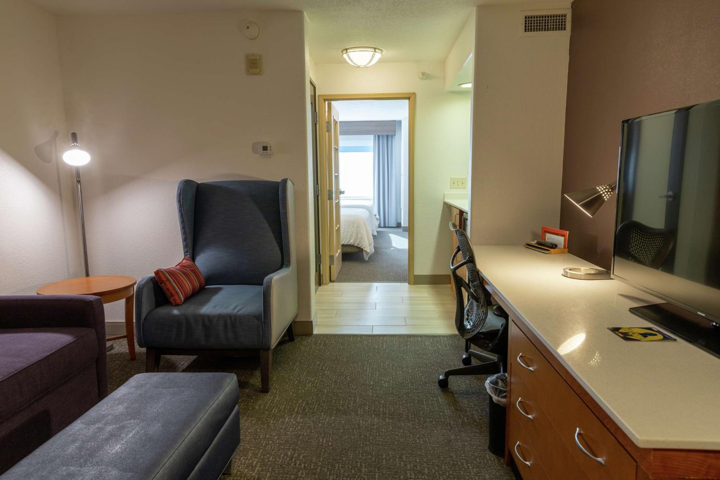 Deluxe Queen Suite with Two Queen Beds - Photo 4