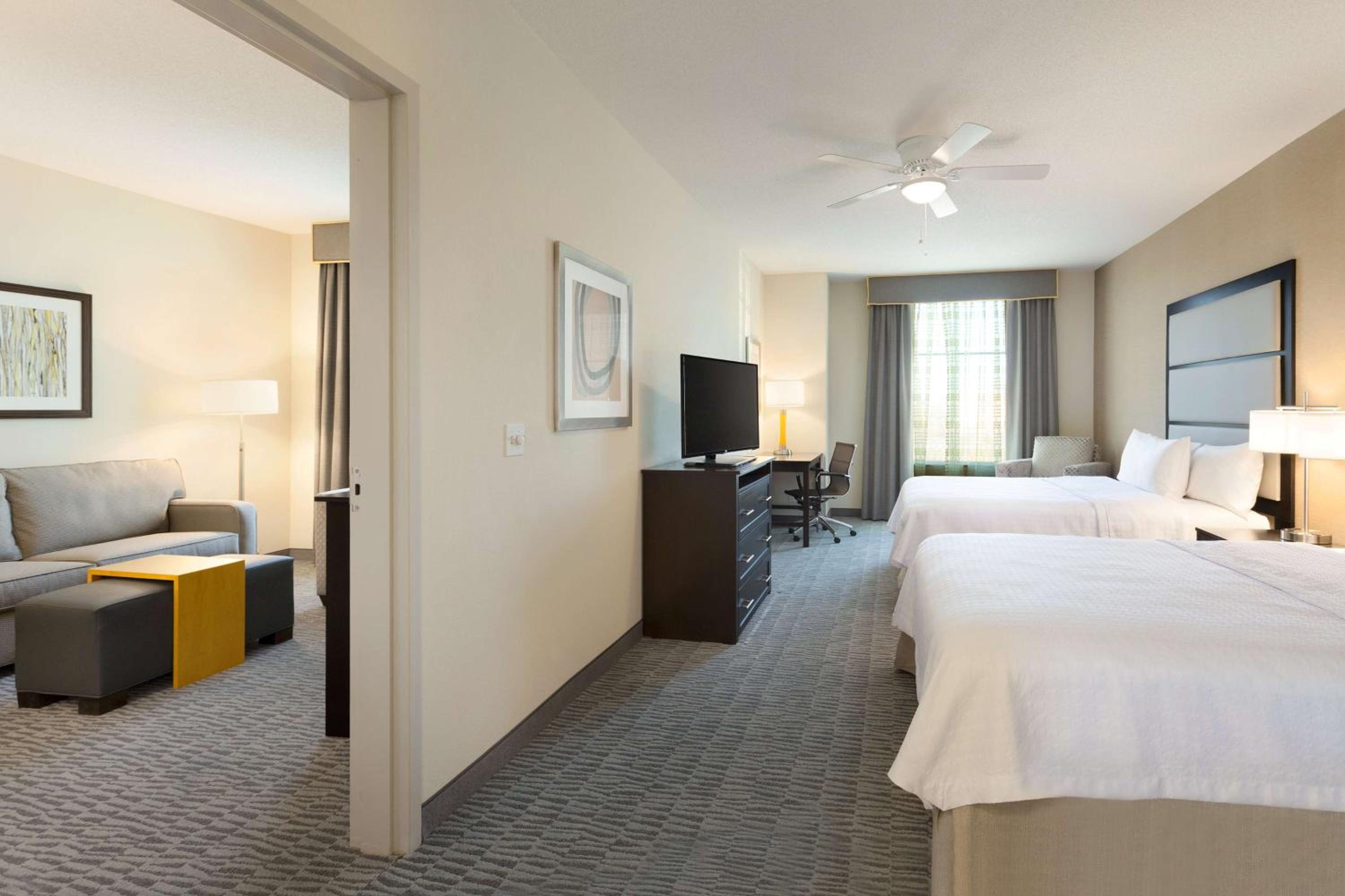 One-Bedroom Queen Suite with Two Queen Beds - Non-Smoking