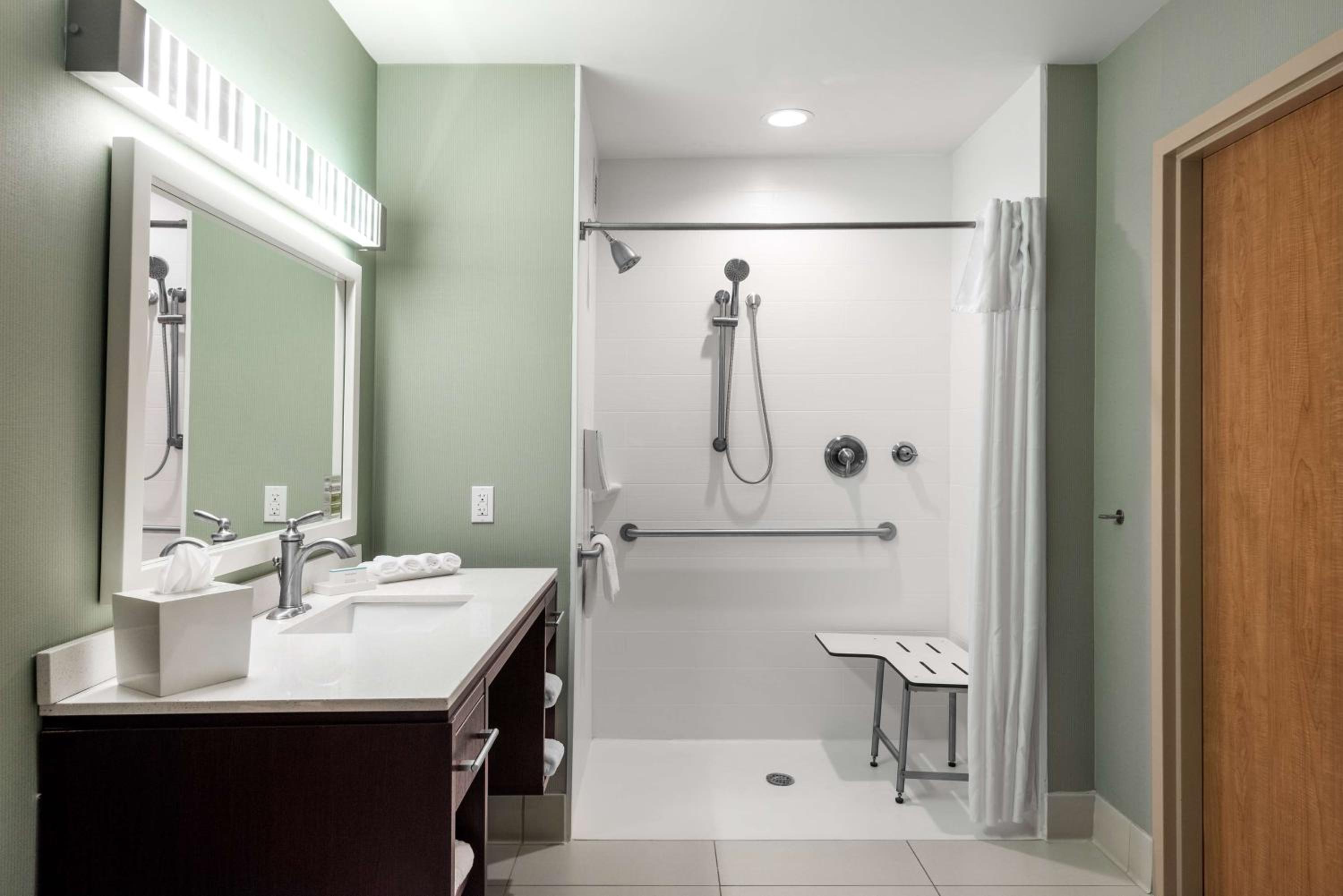 King Suite with Roll-In Shower - Mobility and Hearing Access/Non-Smoking