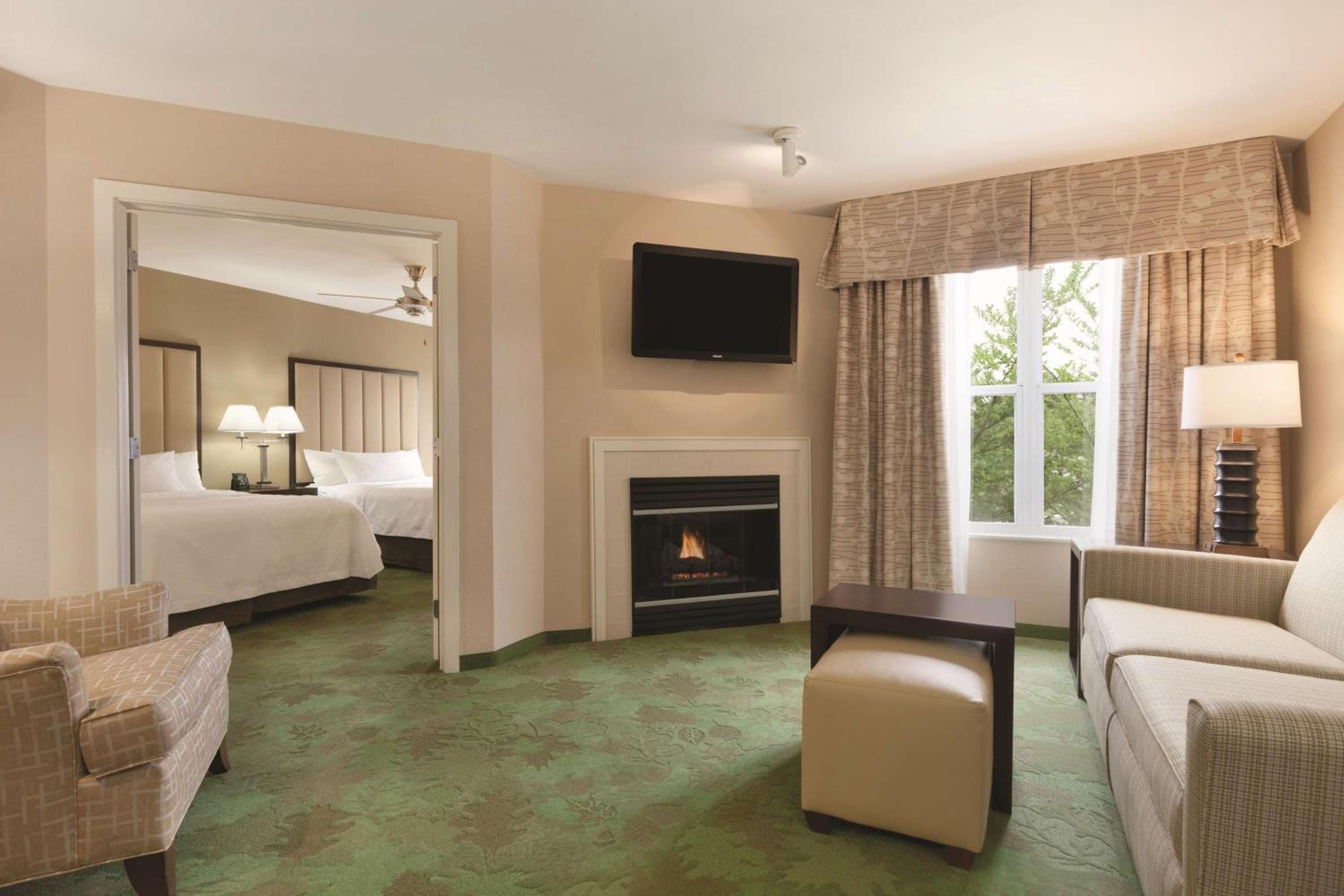 Queen Room with Two Queen Beds with Fireplace - Non-Smoking