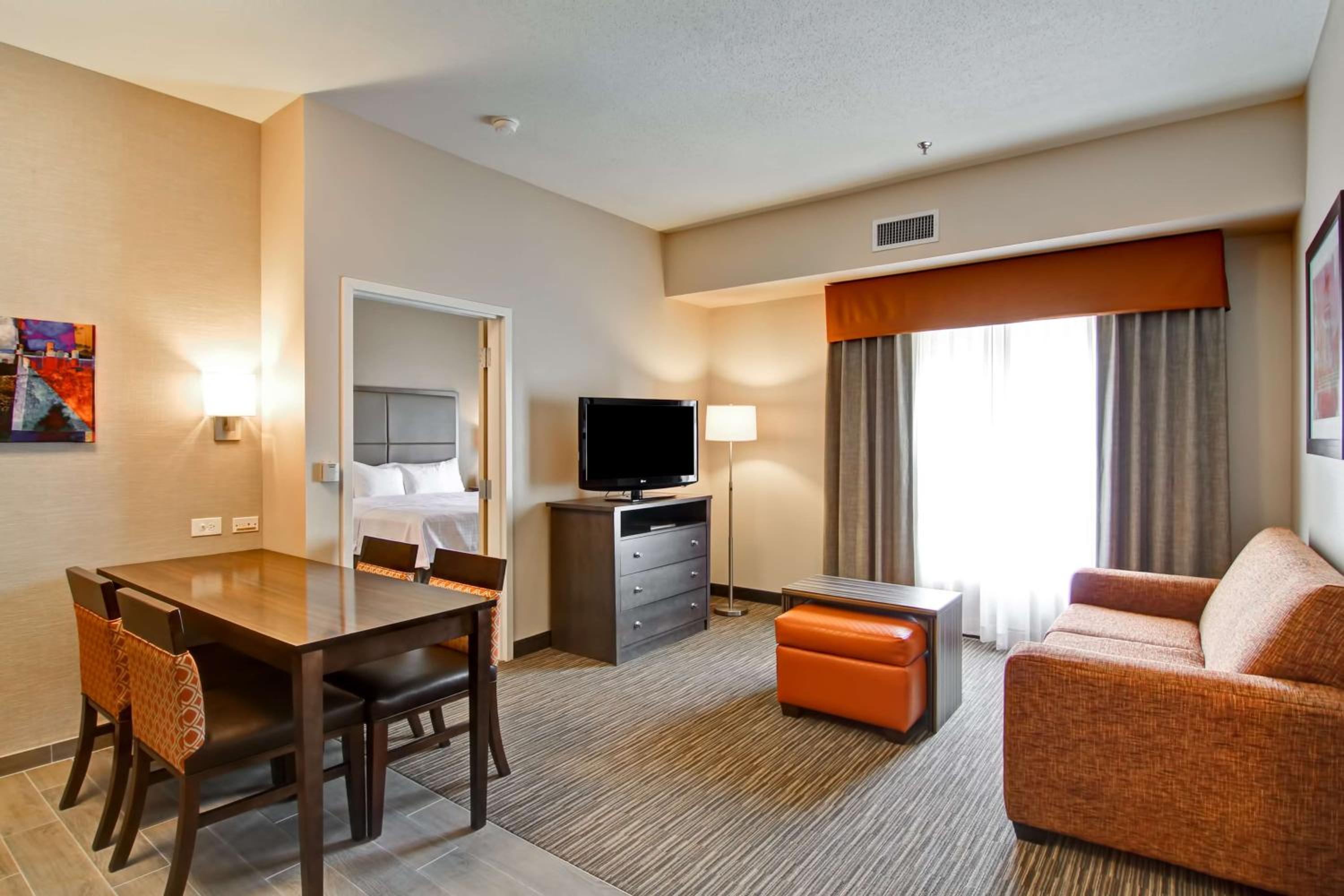 One-Bedroom King Suite - Non-Smoking - Photo 5
