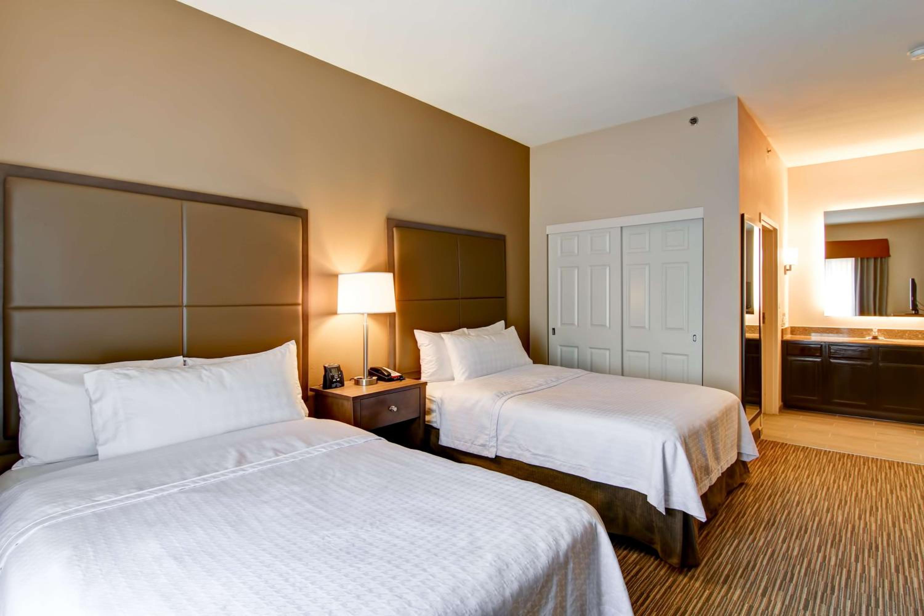 One-Bedroom Suite with Two Double Beds - Non-Smoking - Photo 5