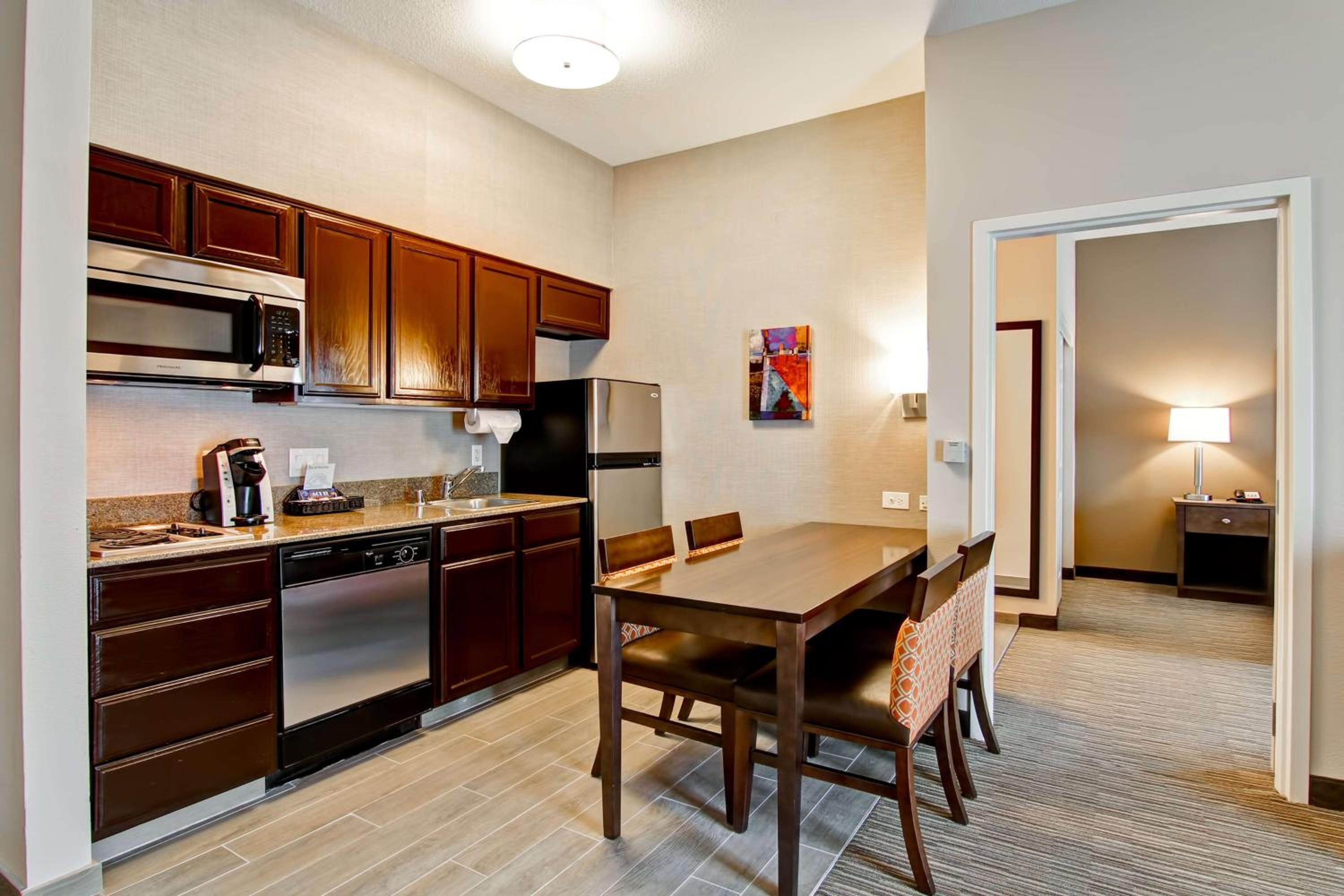 One-Bedroom King Suite - Non-Smoking - Photo 3