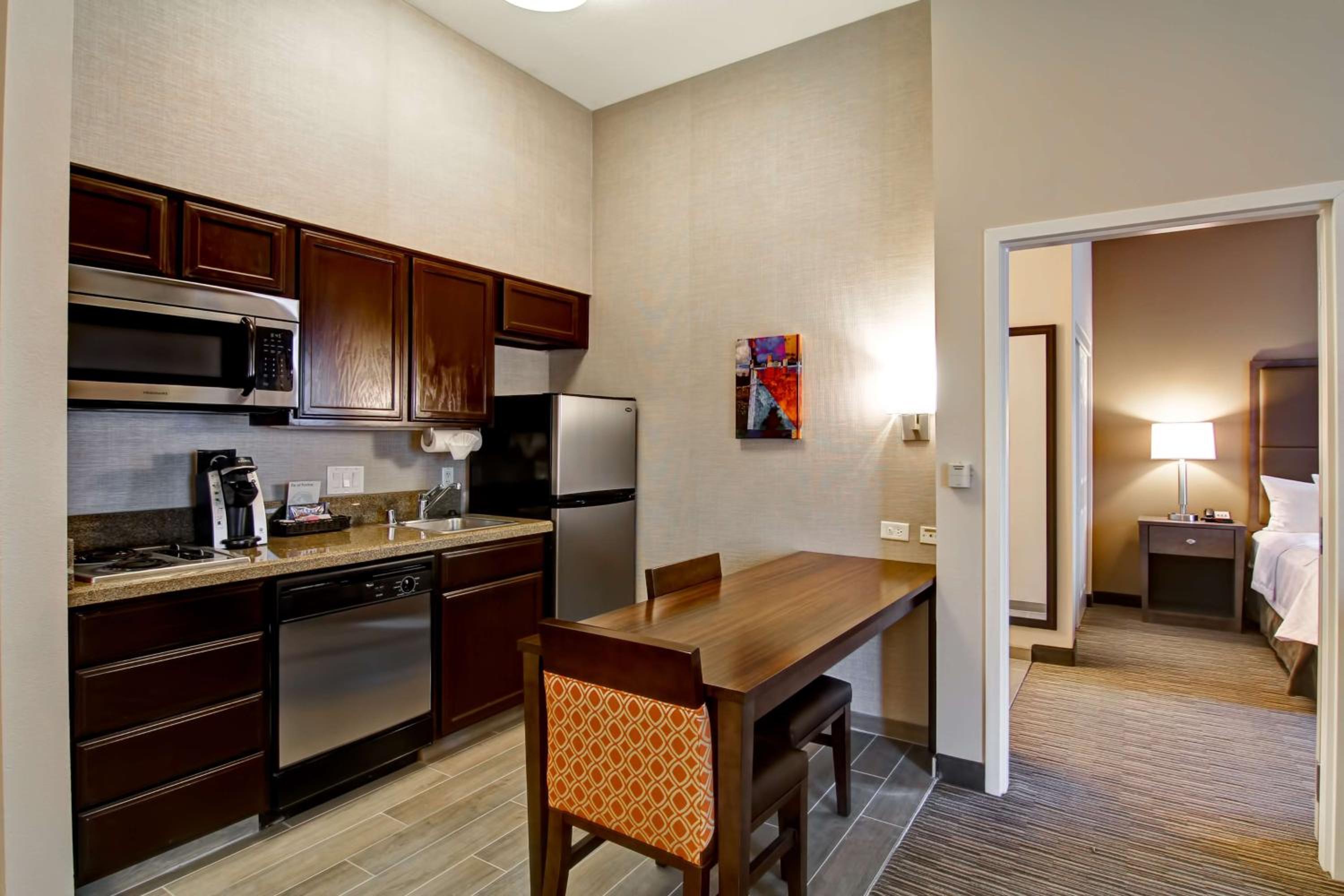 One-Bedroom King Suite - Non-Smoking - Photo 4