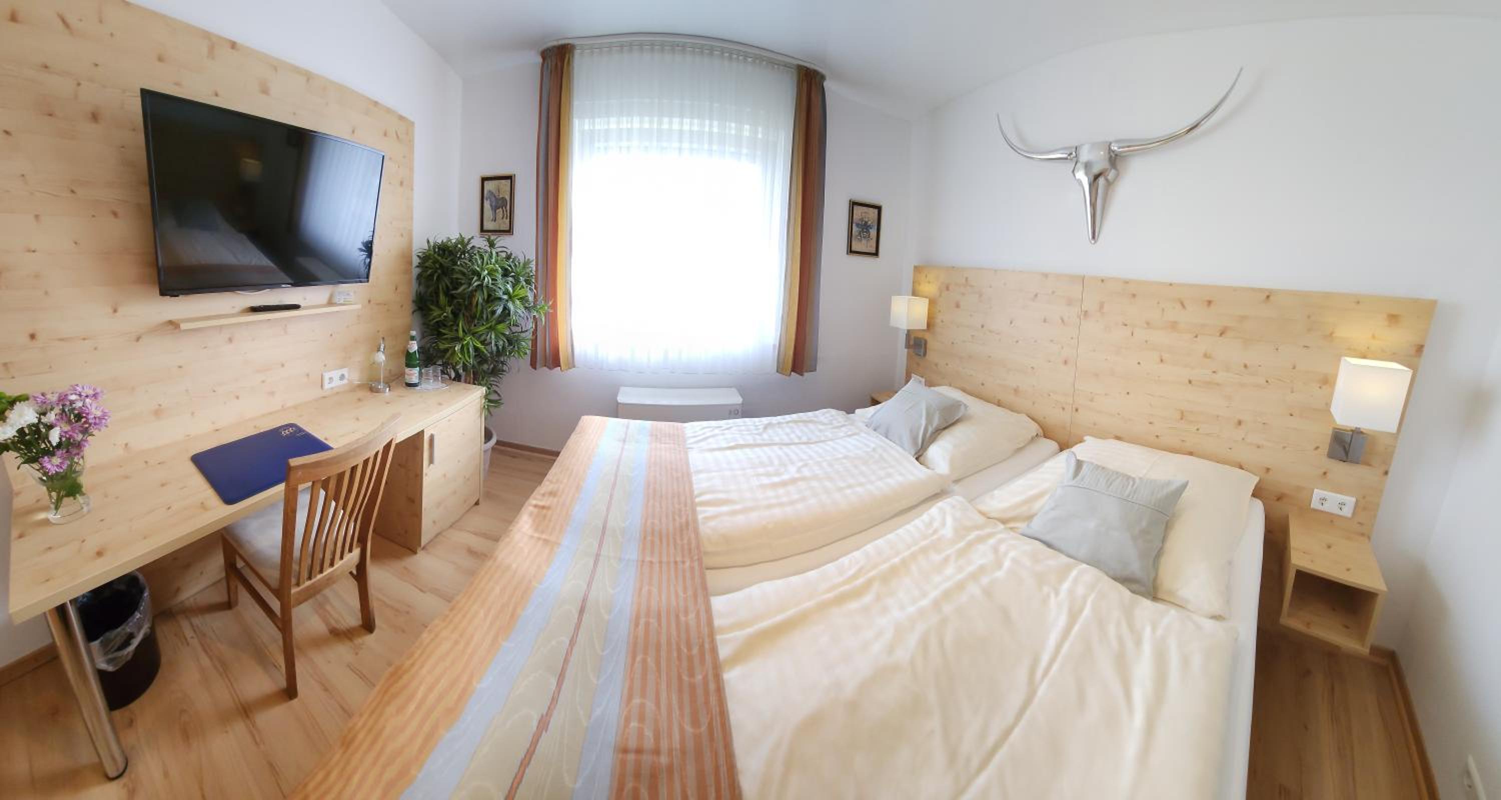Budget Double Room - Photo 4