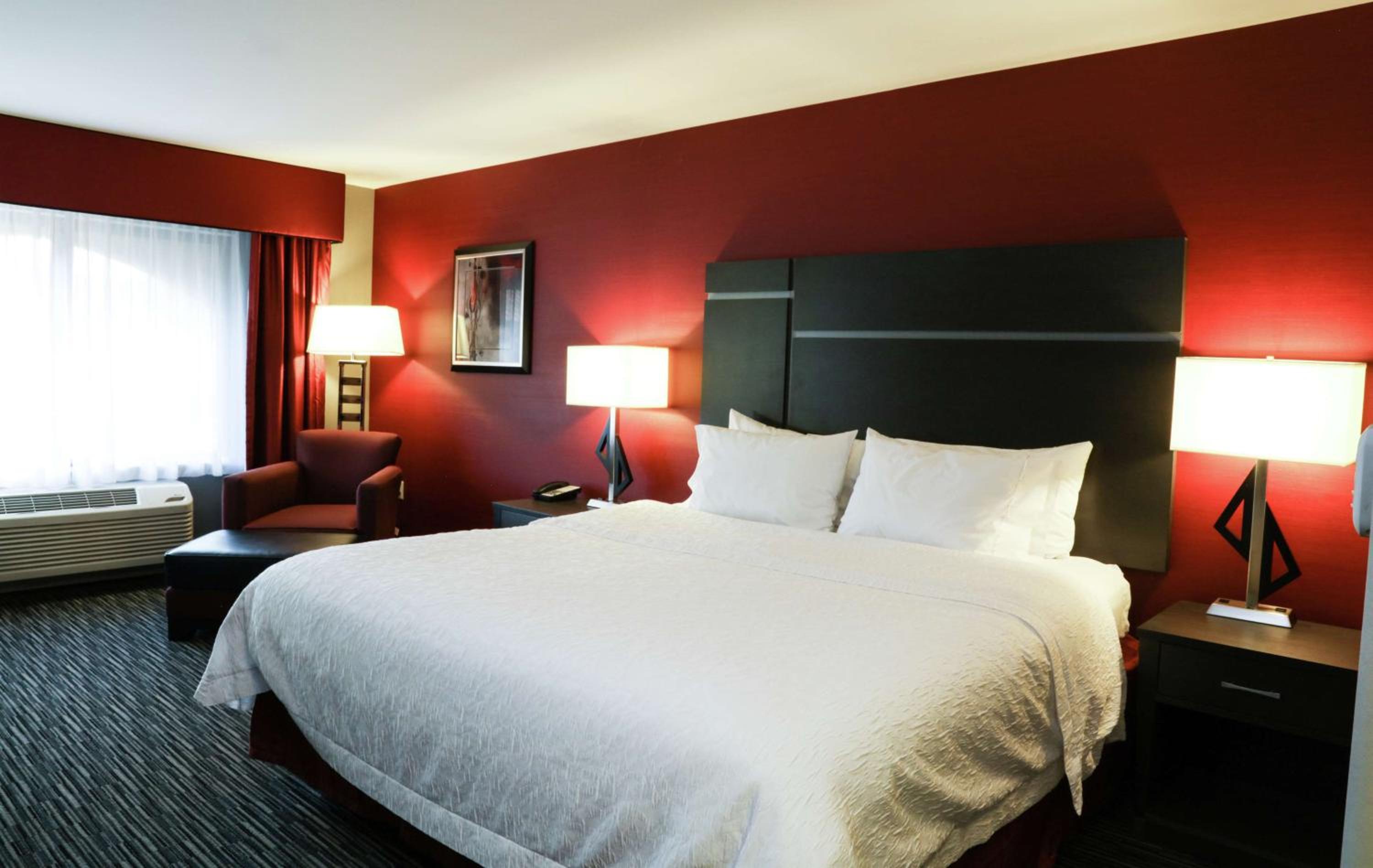 King Room with King Bed - Non-Smoking