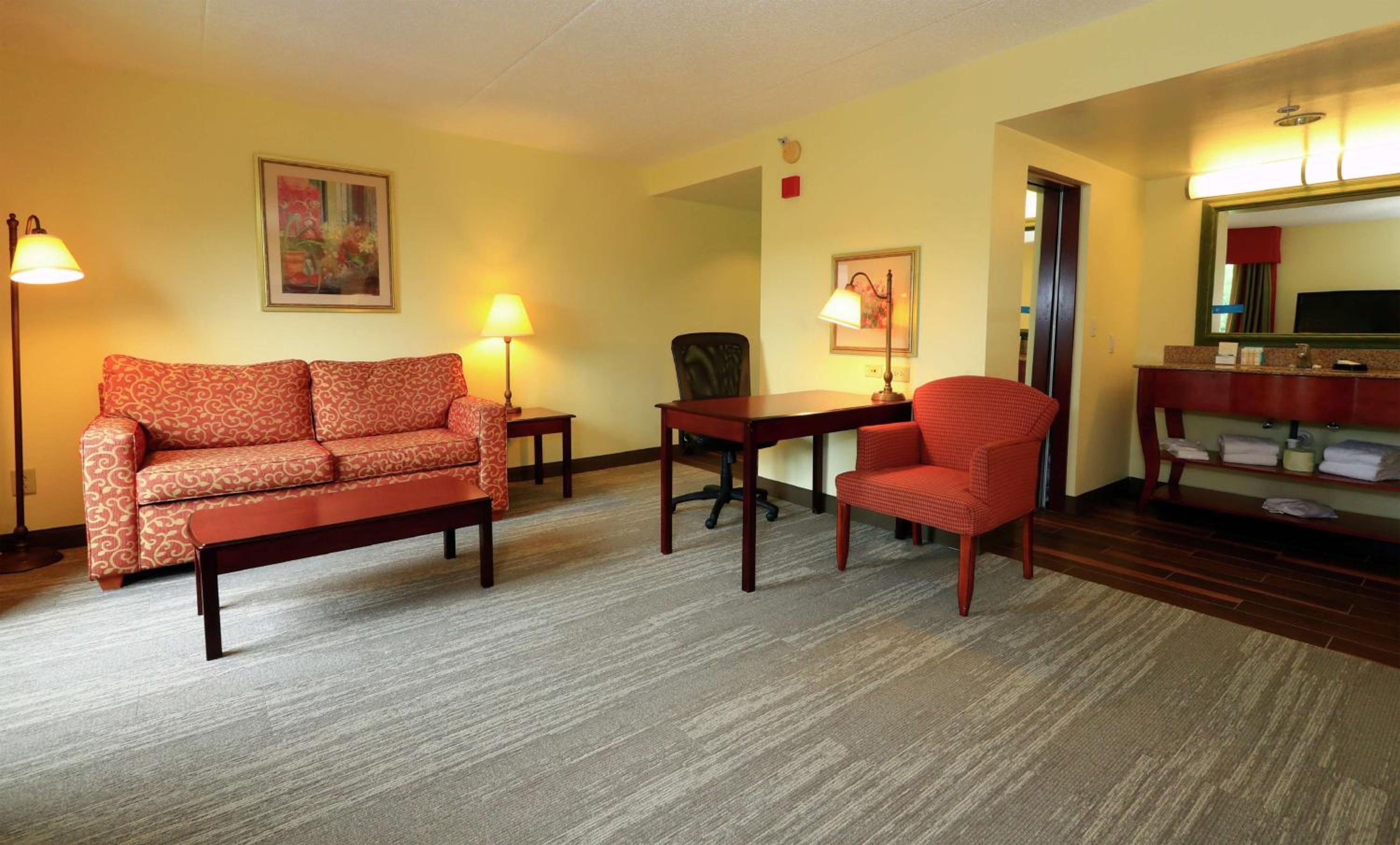 King Room with Sofa Bed - Mobility Access/Non-Smoking - Photo 2