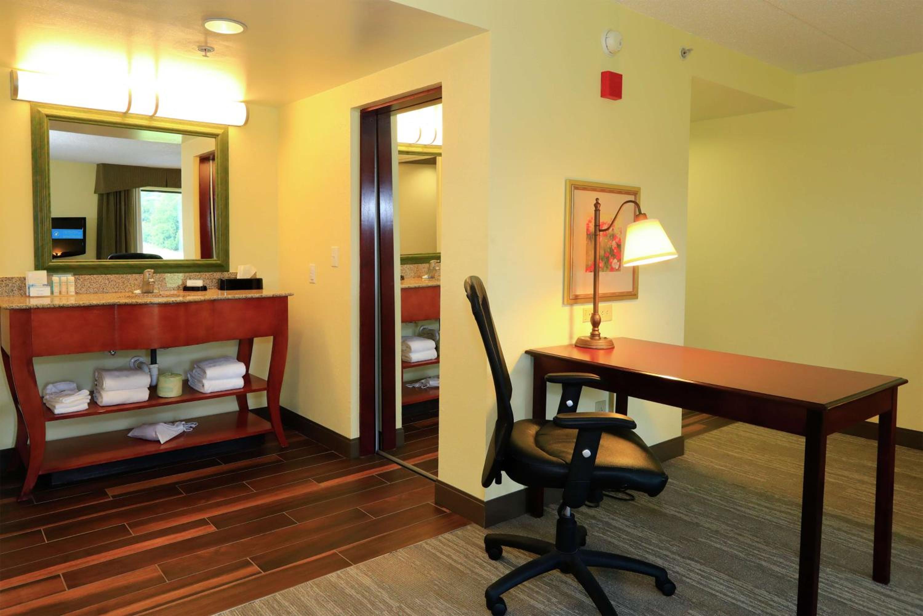 2 Queen Studio Suite Non Smoking - Photo 4