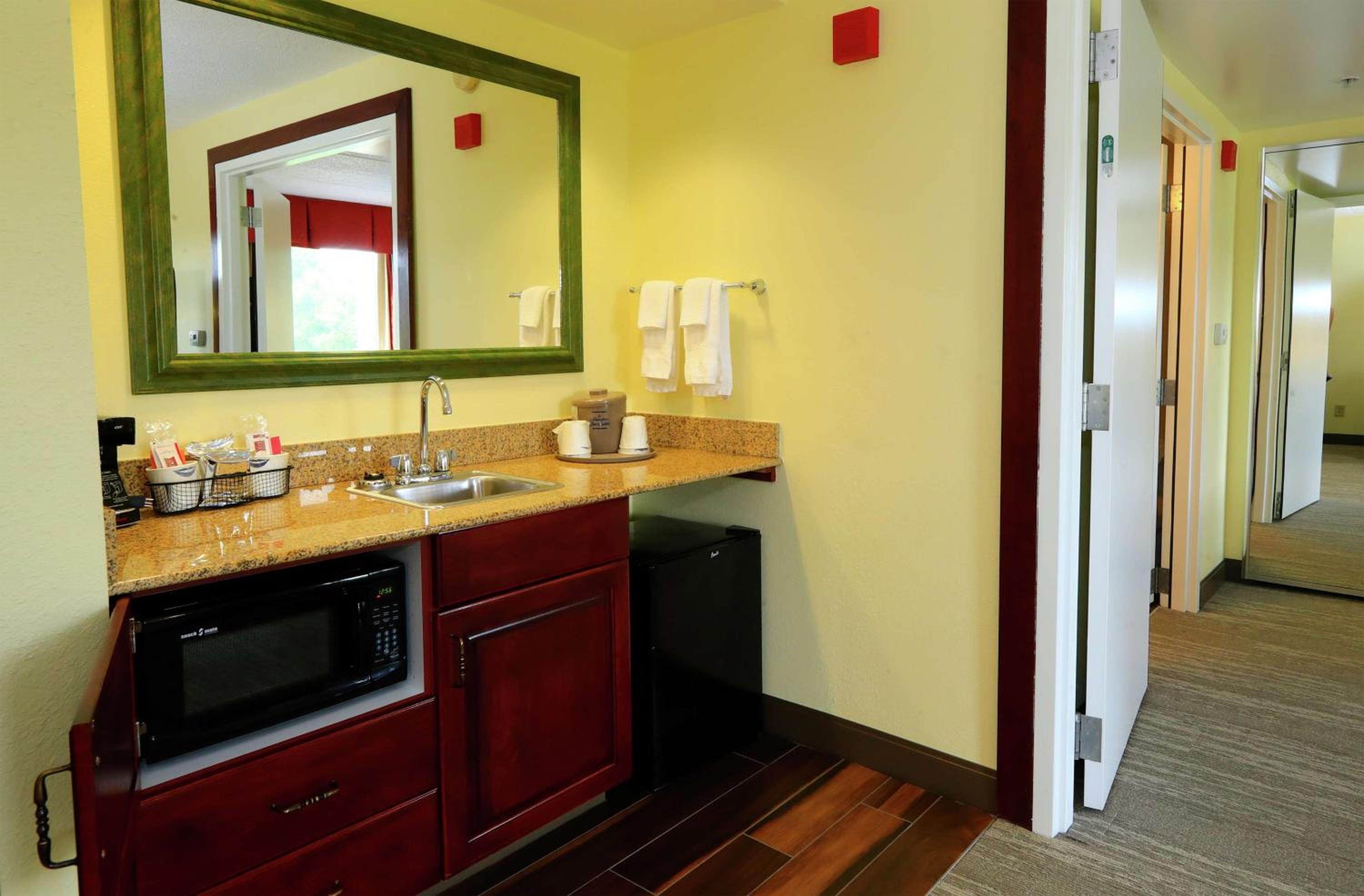 2 Queen Studio Suite Non Smoking - Photo 2