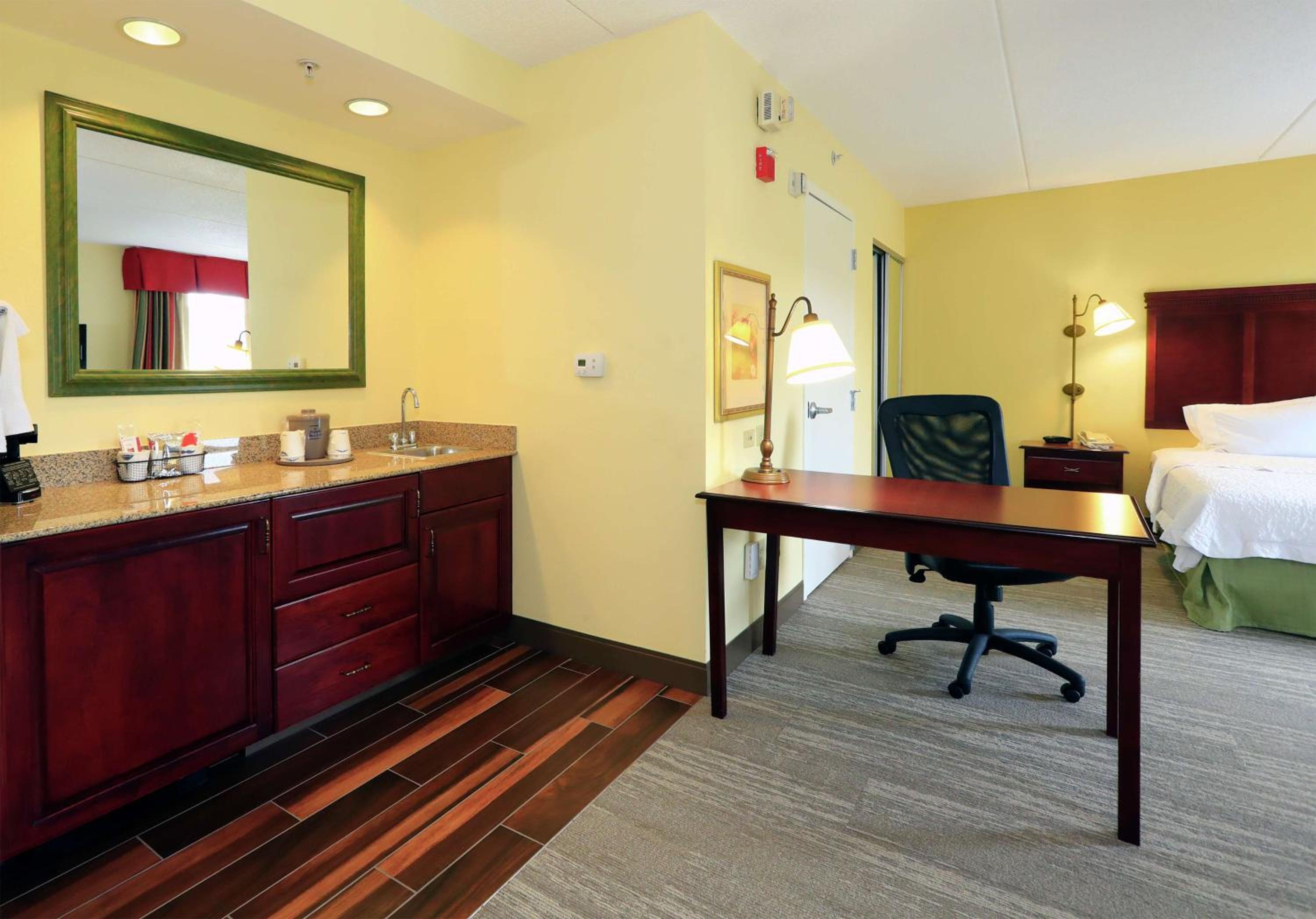 King Studio Suite - Non-Smoking - Photo 4