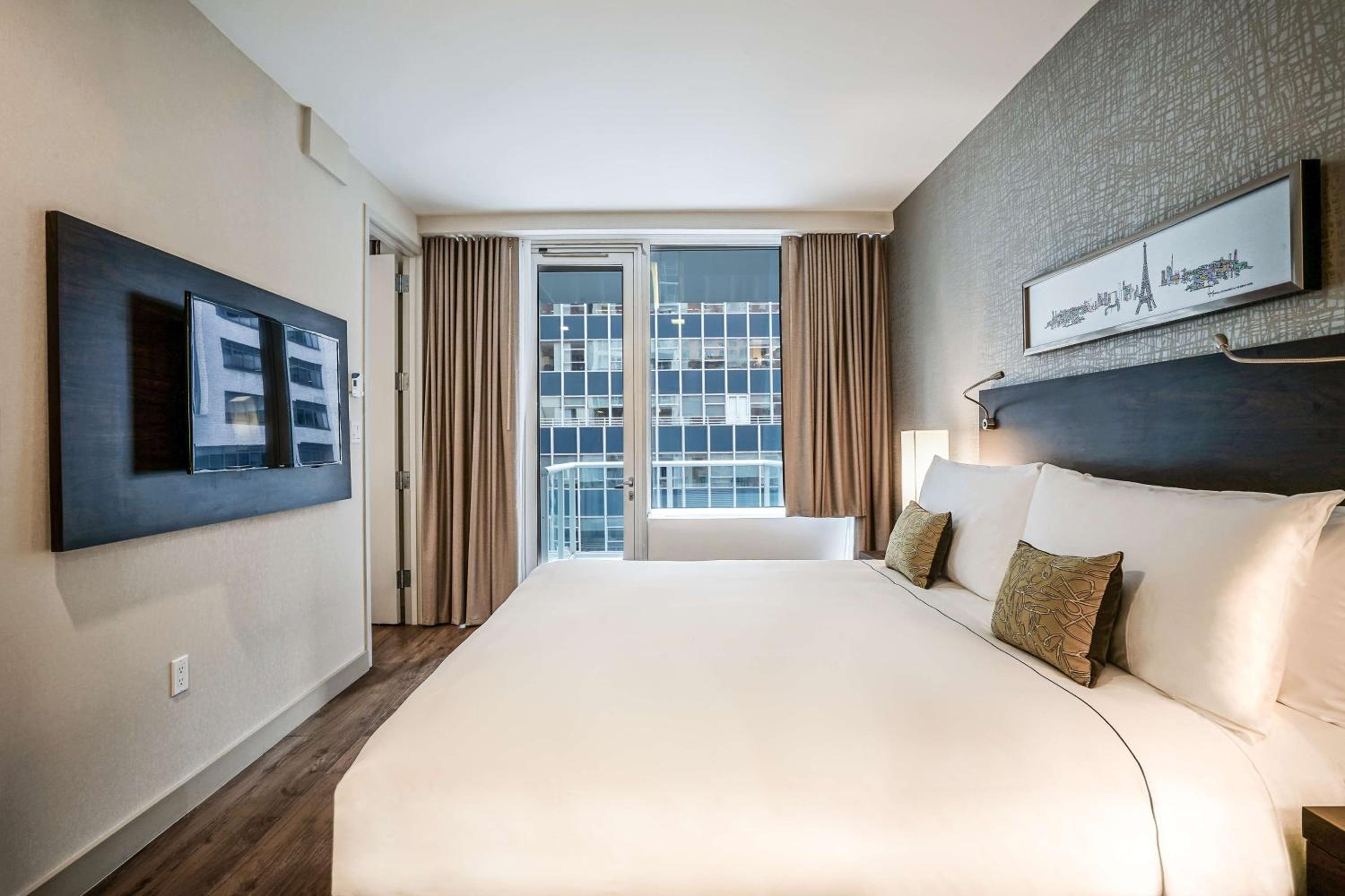 King Studio Suite with Sofa Bed and Desk