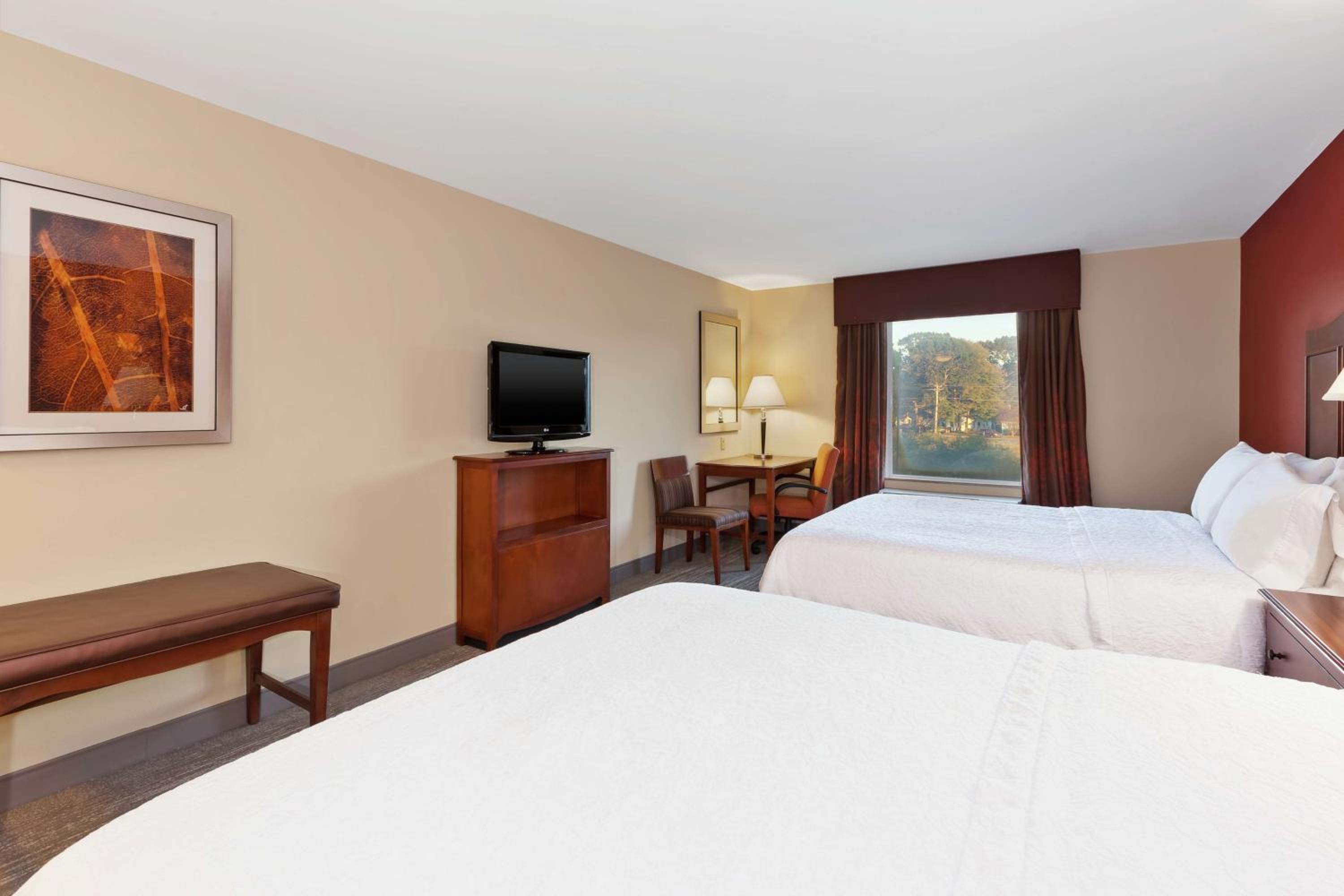 Room with Two Queen Beds - Non-Smoking - Photo 5