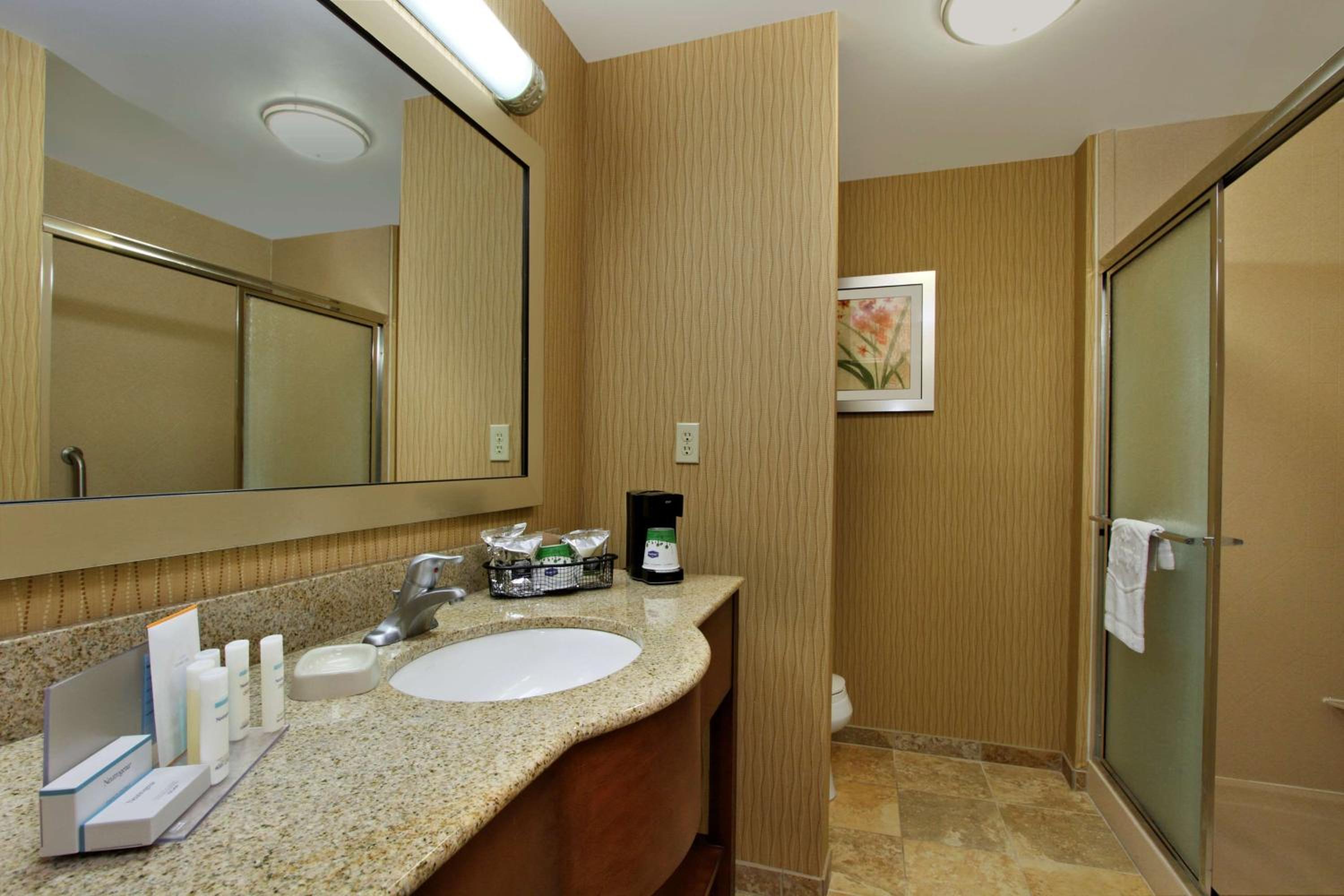 Room with Two Queen Beds - Non-Smoking - Photo 6