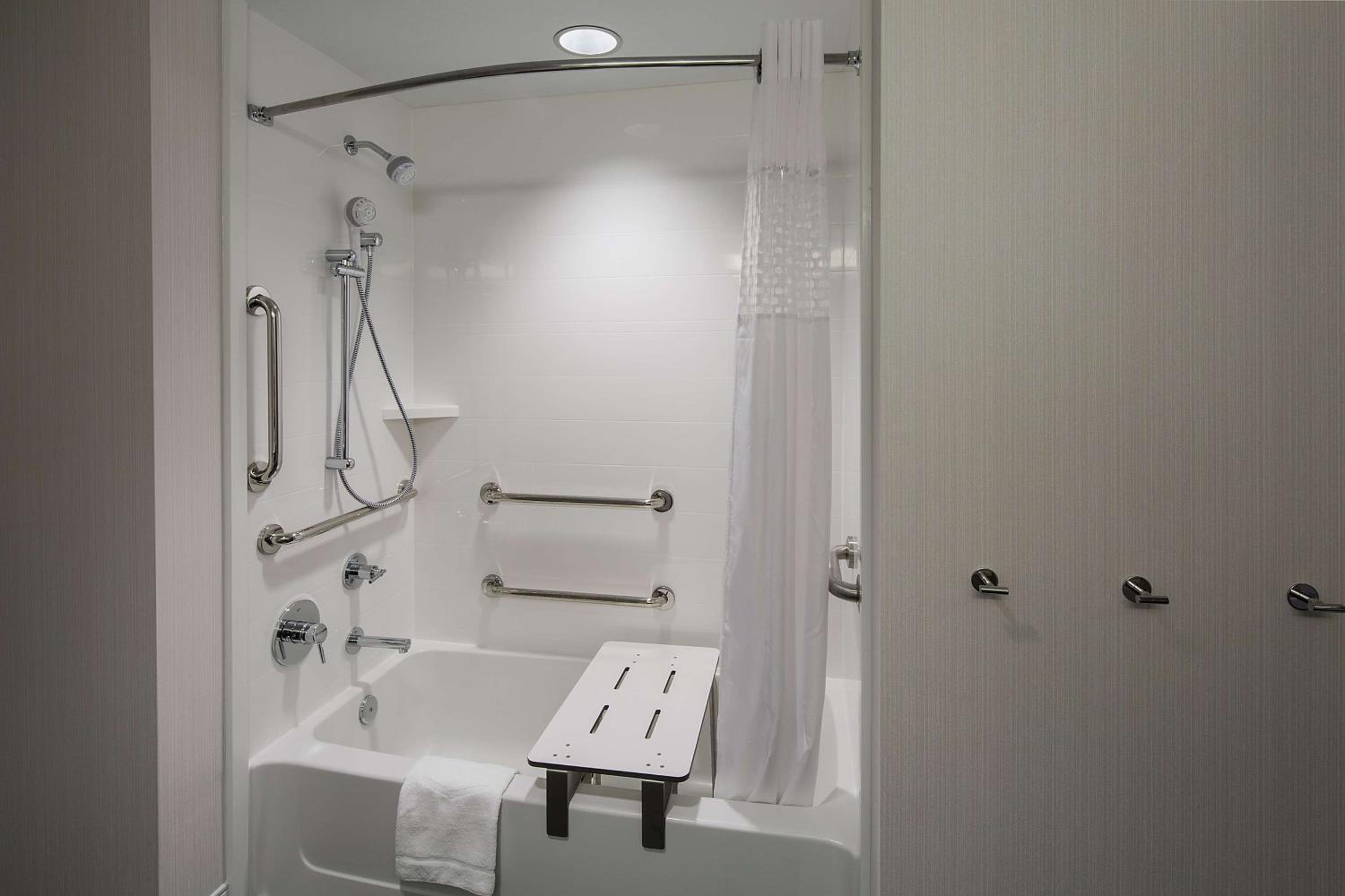 Queen Room with Two Queen Beds - Mobility Access/Non-Smoking
